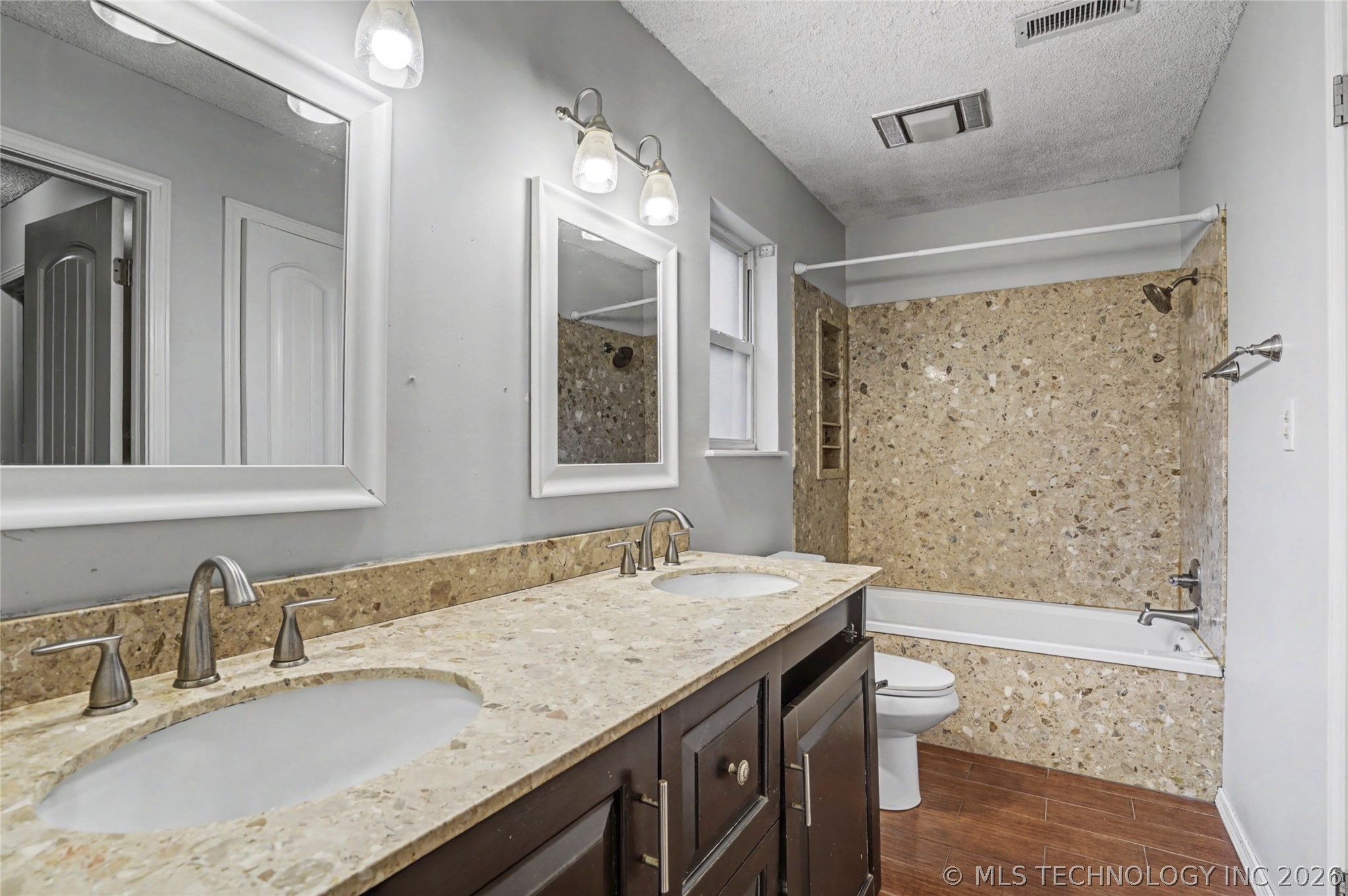 1034 E Courtney Avenue Property Photo 16