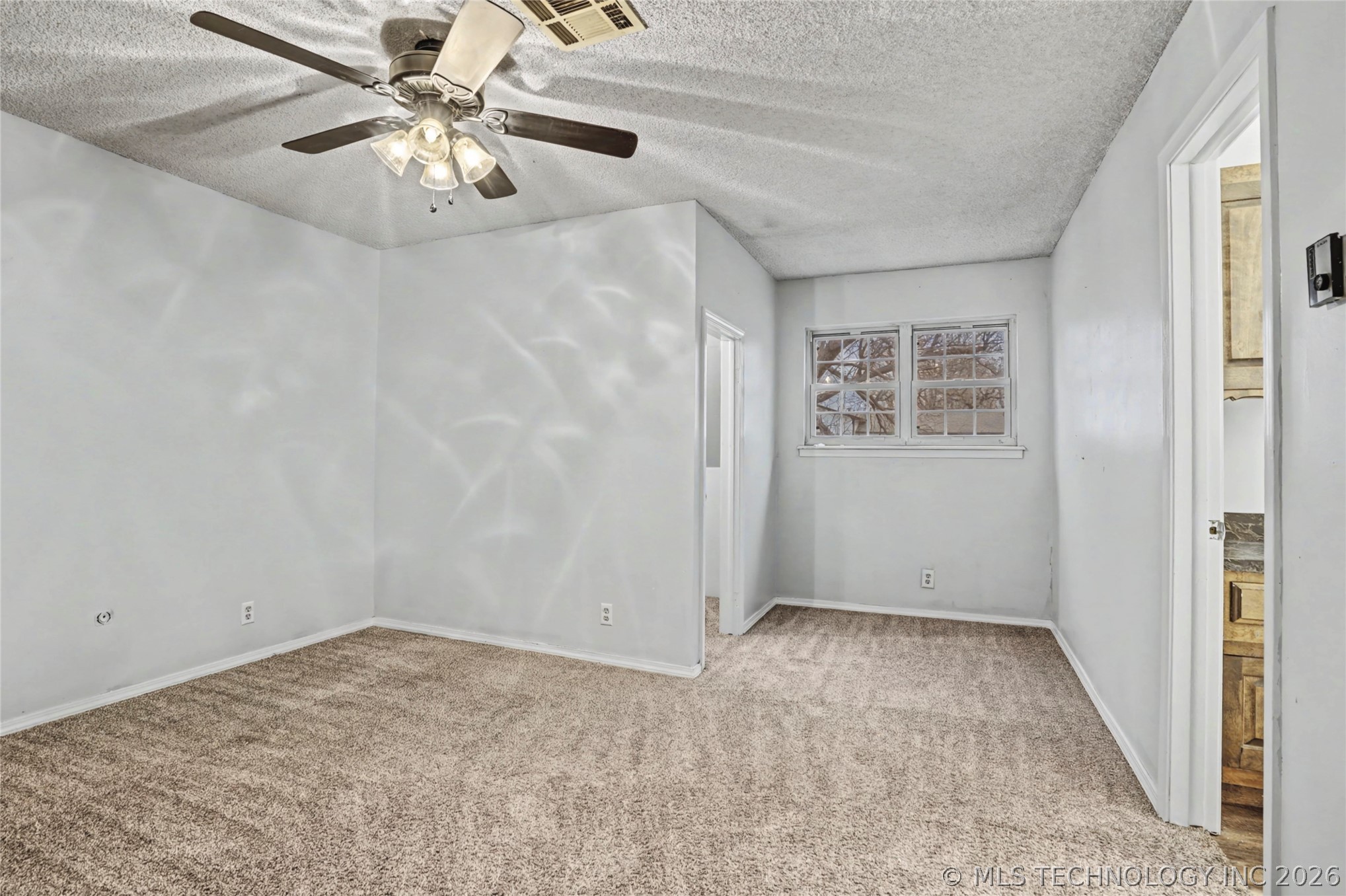 1034 E Courtney Avenue Property Photo 18