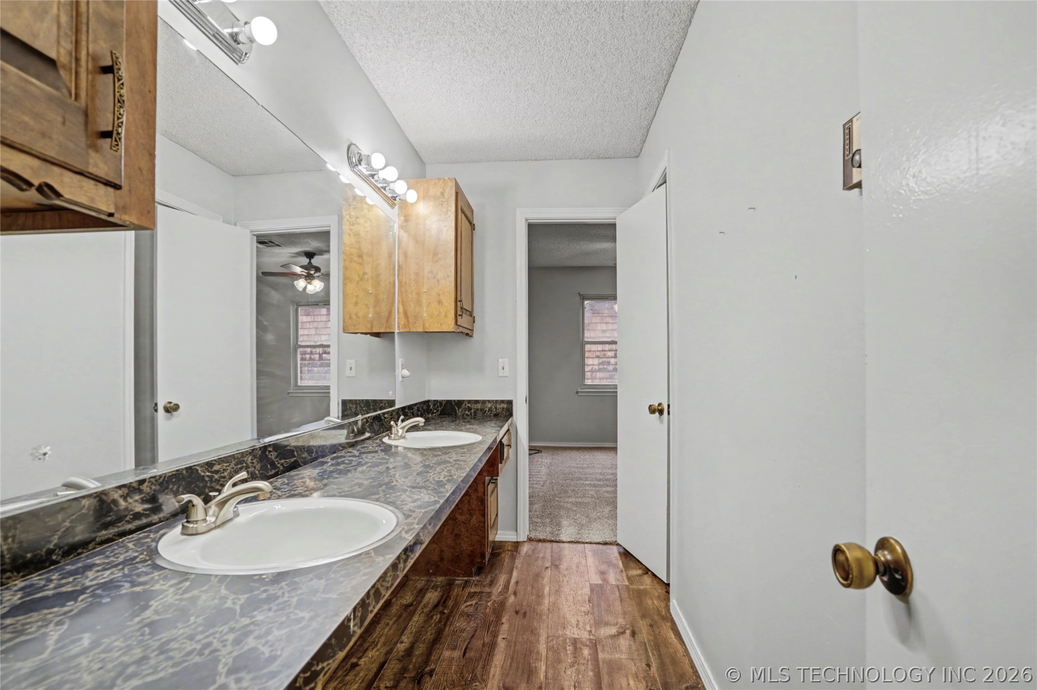 1034 E Courtney Avenue Property Photo 20