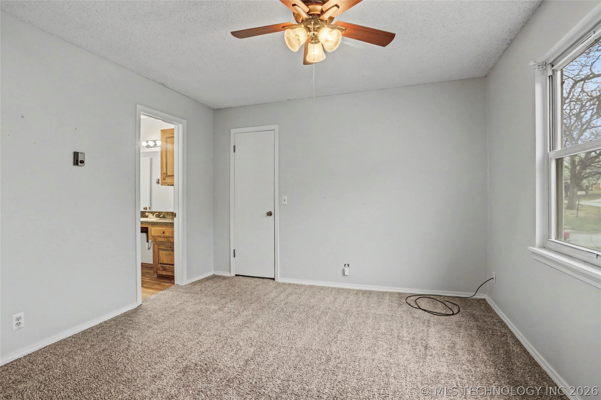 1034 E Courtney Avenue Property Photo 23