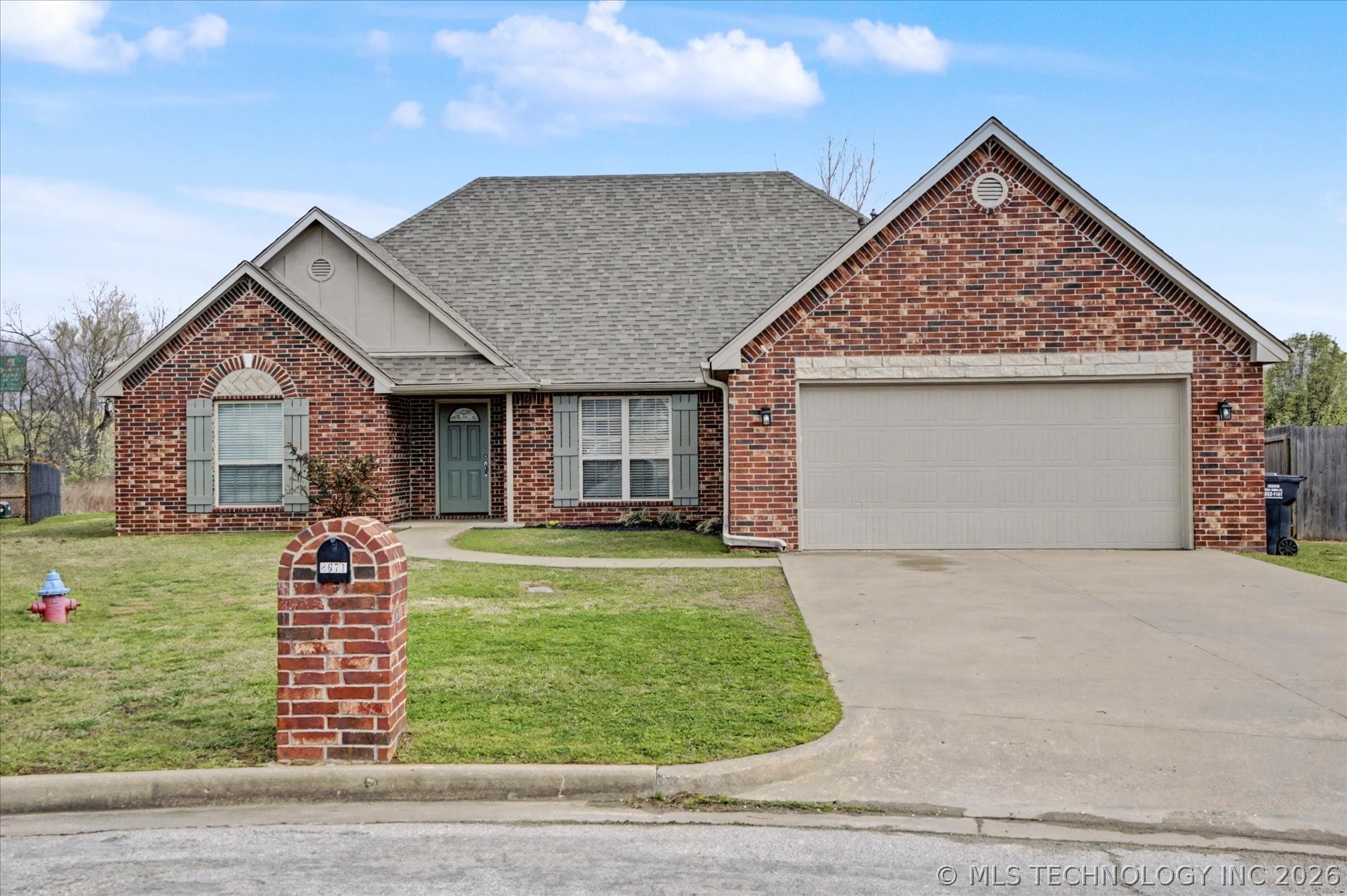 8671 Hawthorne Drive Property Photo 2
