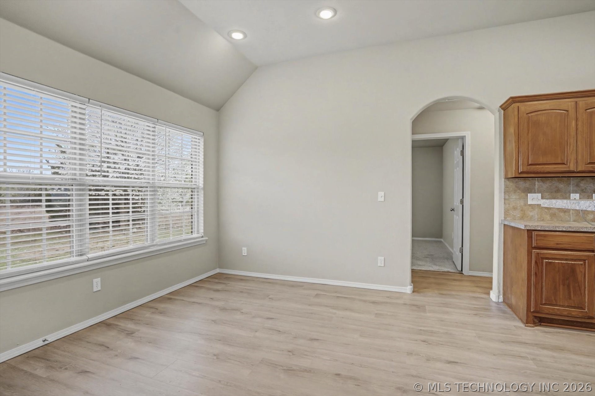 8671 Hawthorne Drive Property Photo 6