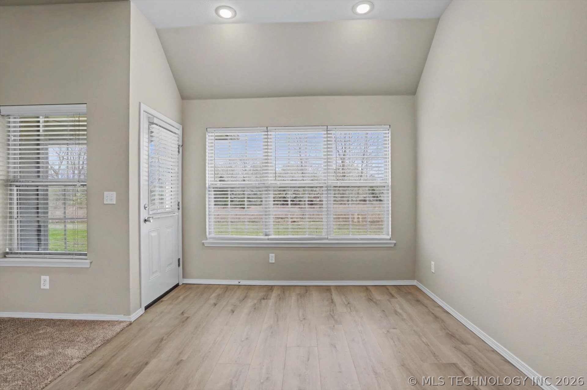 8671 Hawthorne Drive Property Photo 7