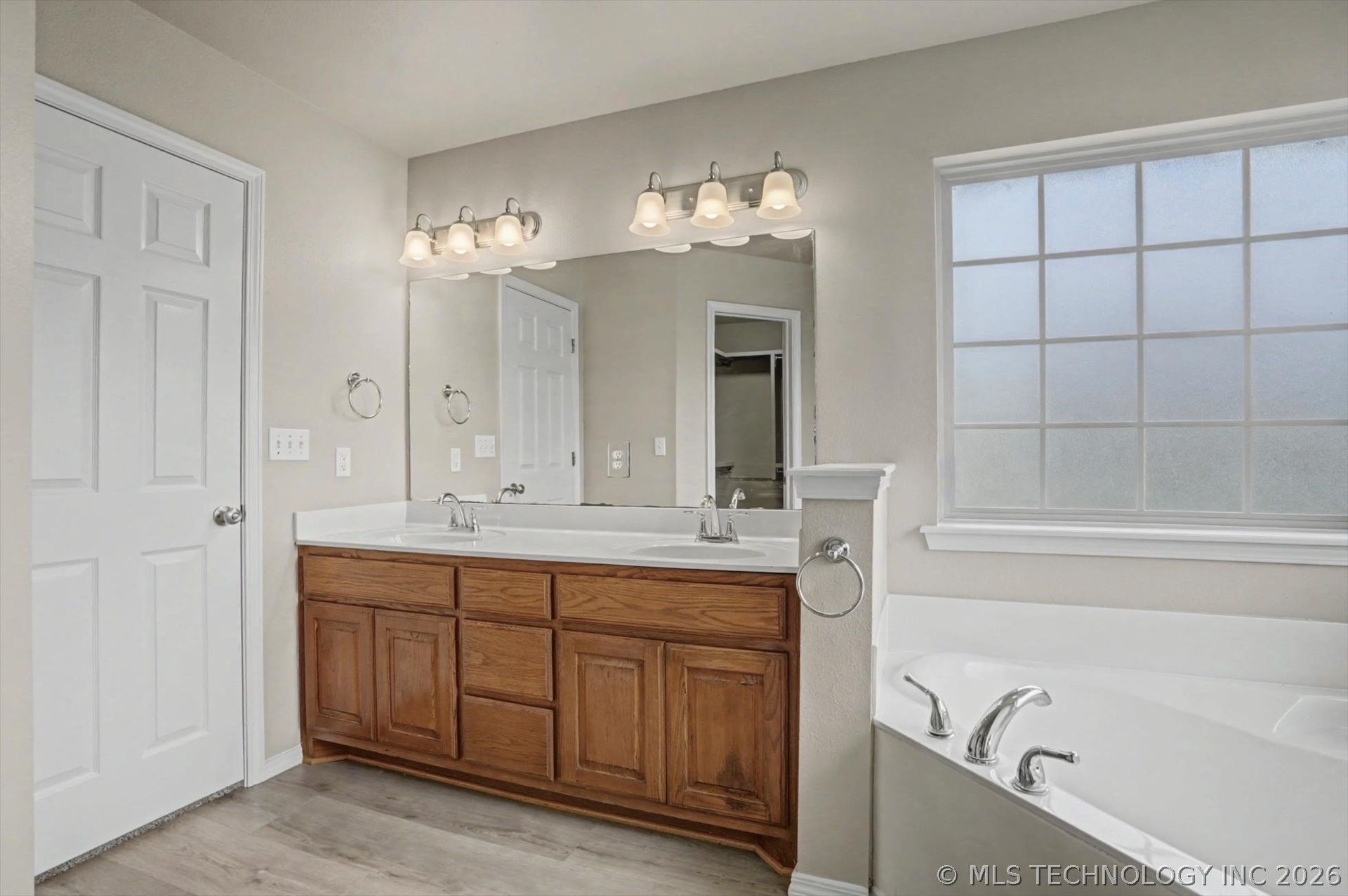 8671 Hawthorne Drive Property Photo 17