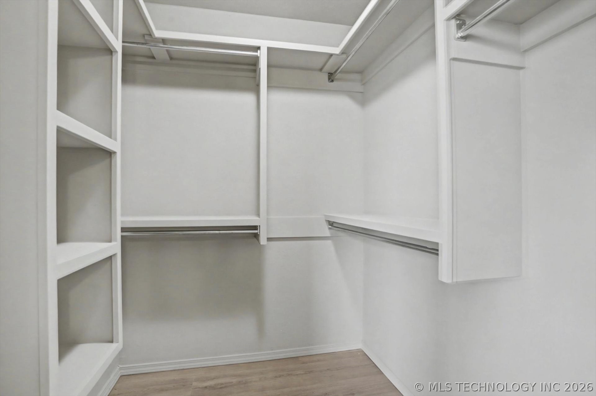 8671 Hawthorne Drive Property Photo 18