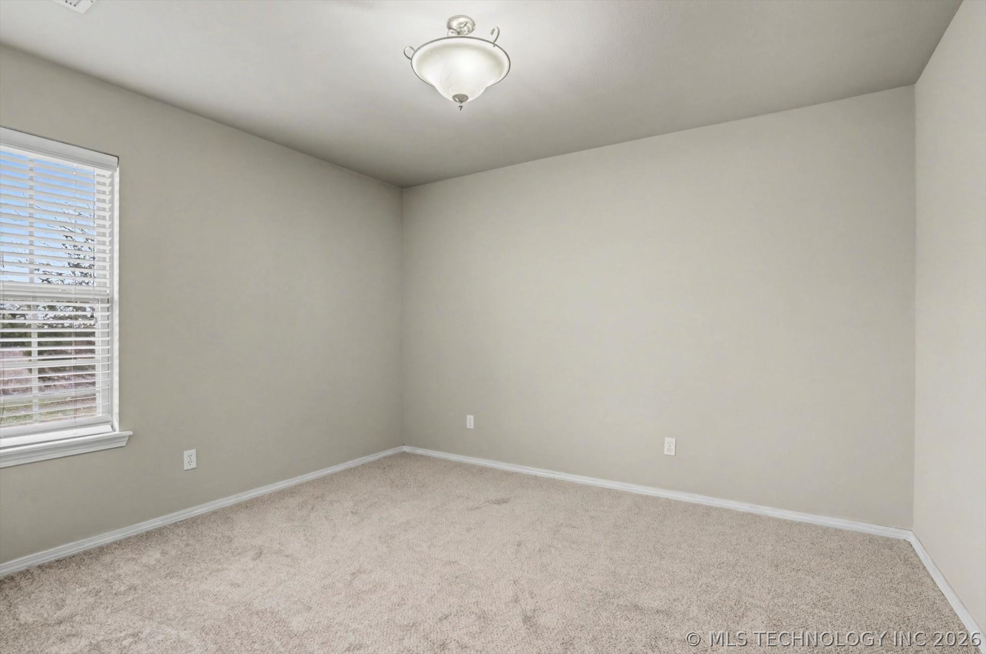 8671 Hawthorne Drive Property Photo 21