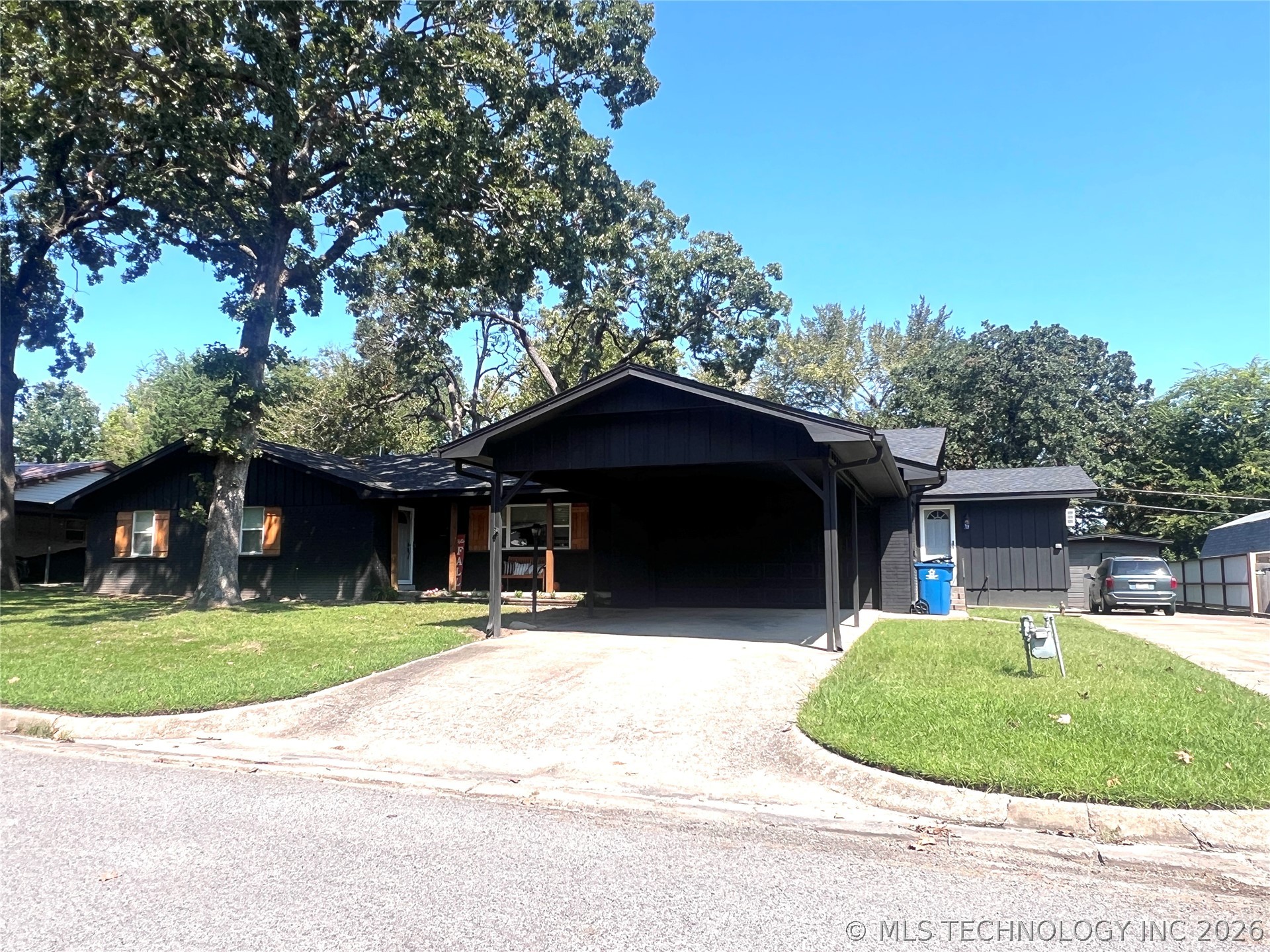 701 Lampton Lane Property Photo 3