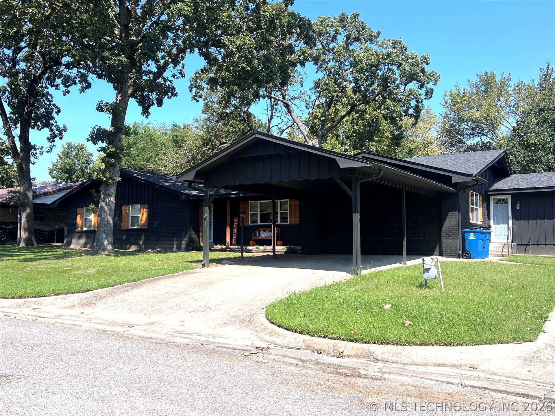 701 Lampton Lane Property Photo 4