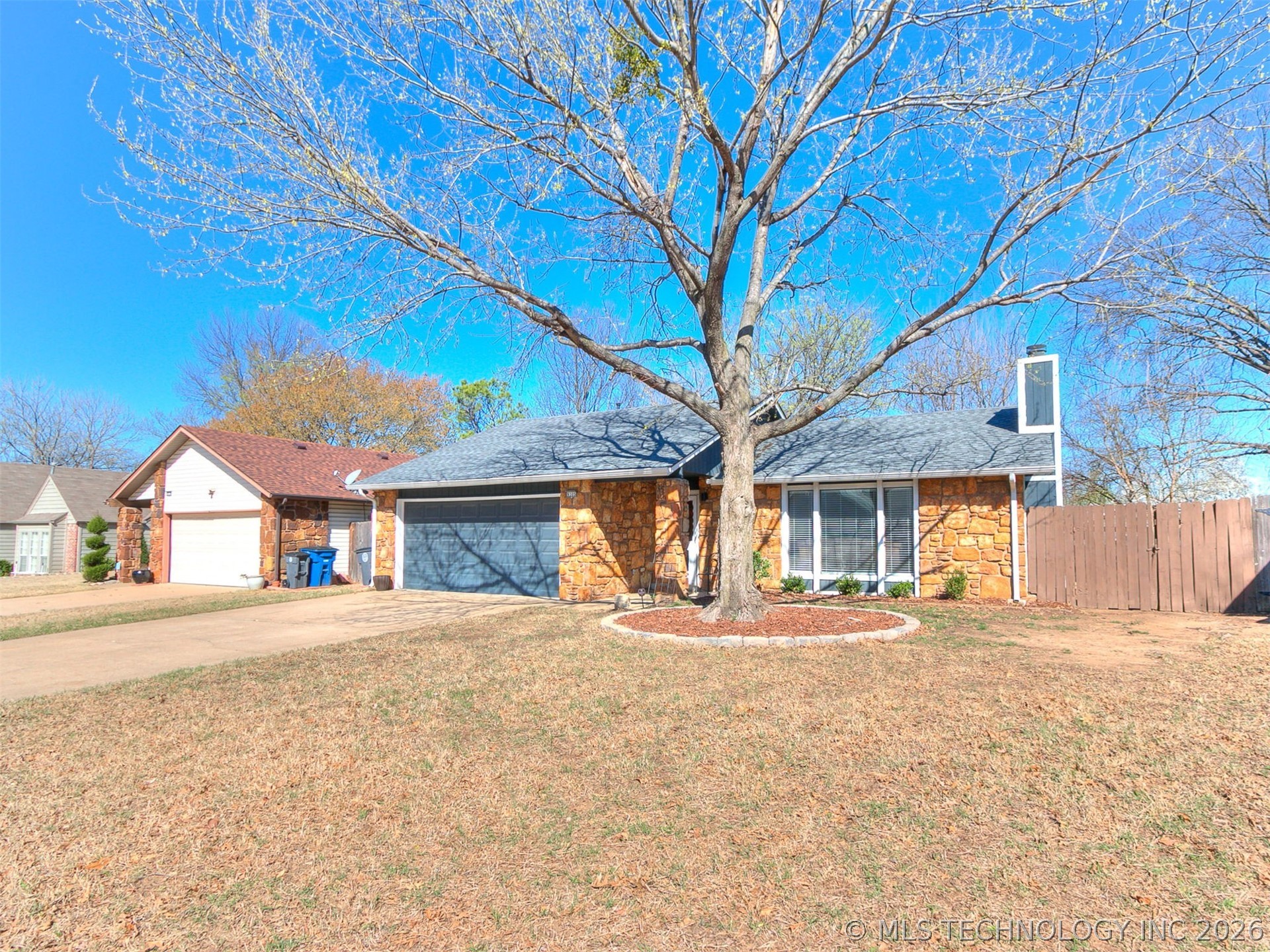 9305 E 93rd Street Property Photo 5