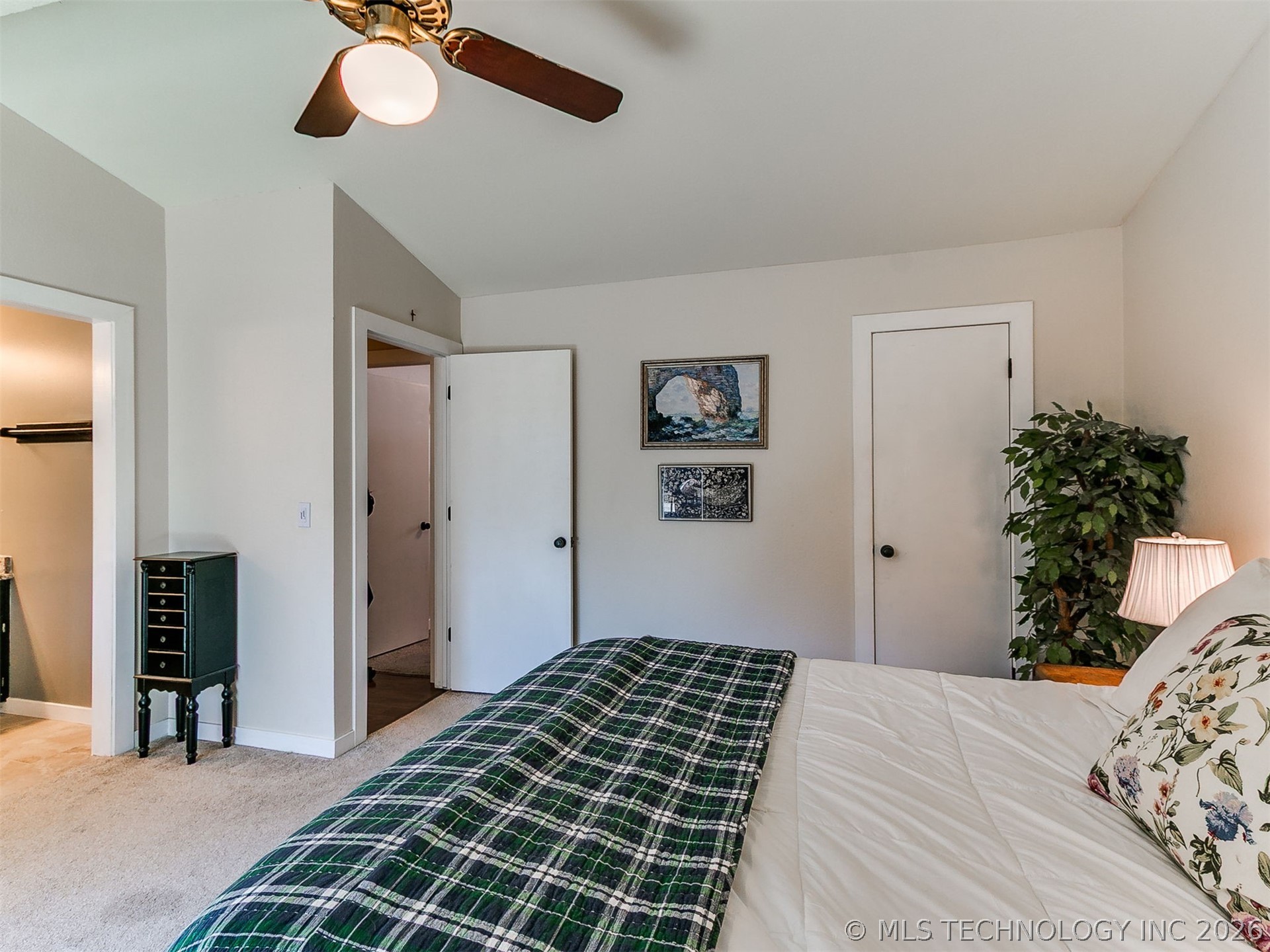 9305 E 93rd Street Property Photo 15