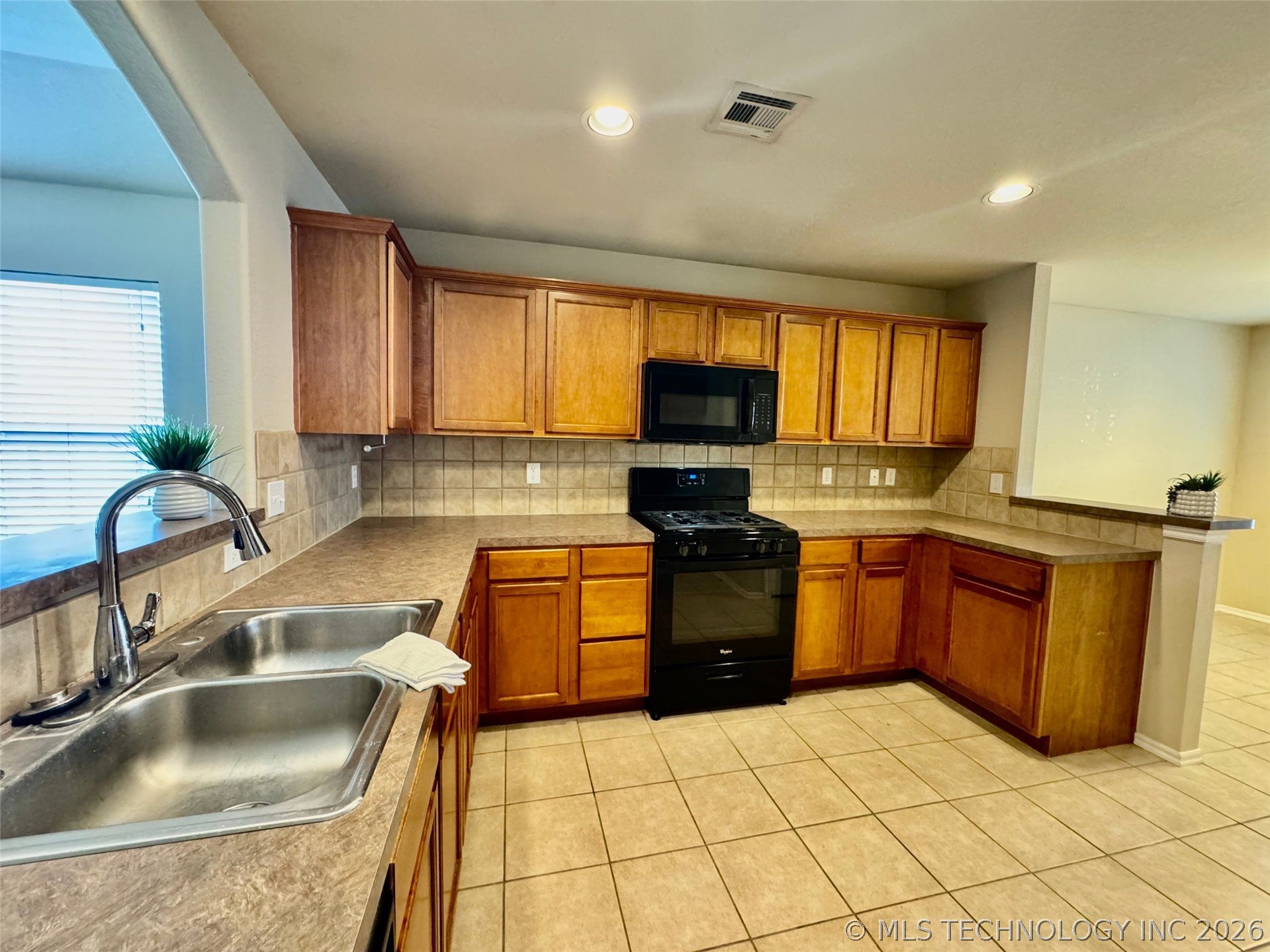 10724 N 146th East Avenue Property Photo 10