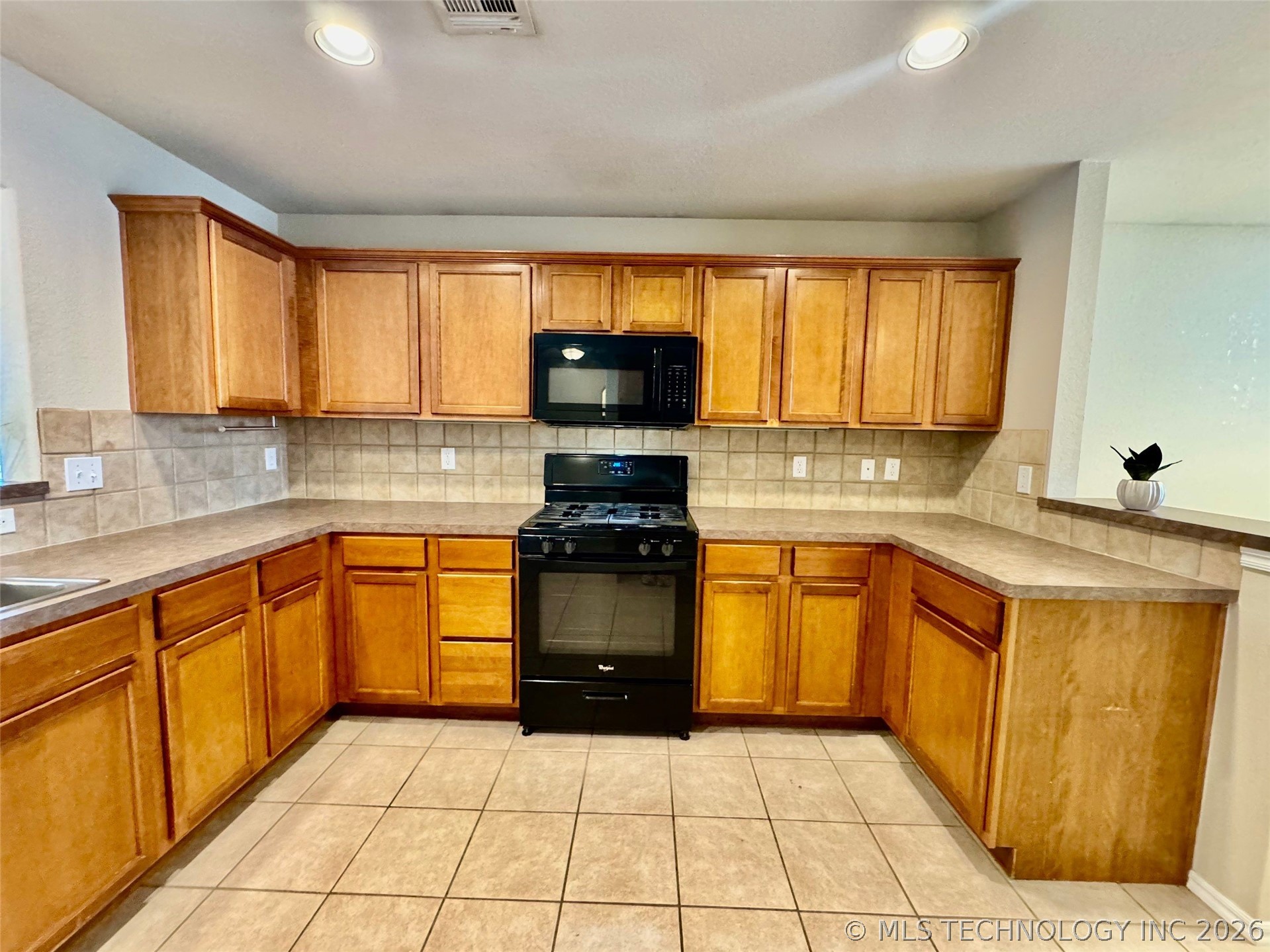 10724 N 146th East Avenue Property Photo 13