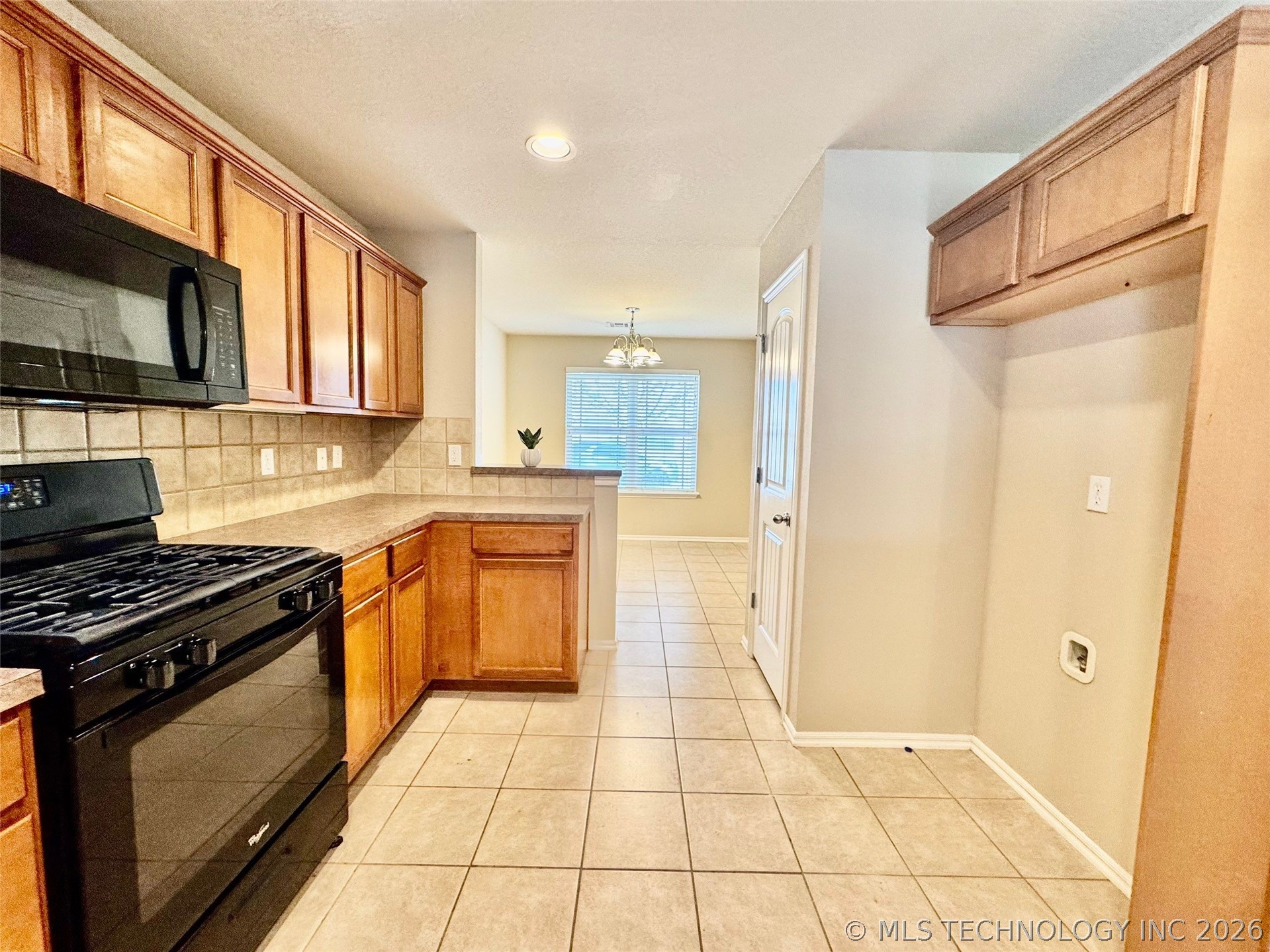 10724 N 146th East Avenue Property Photo 14
