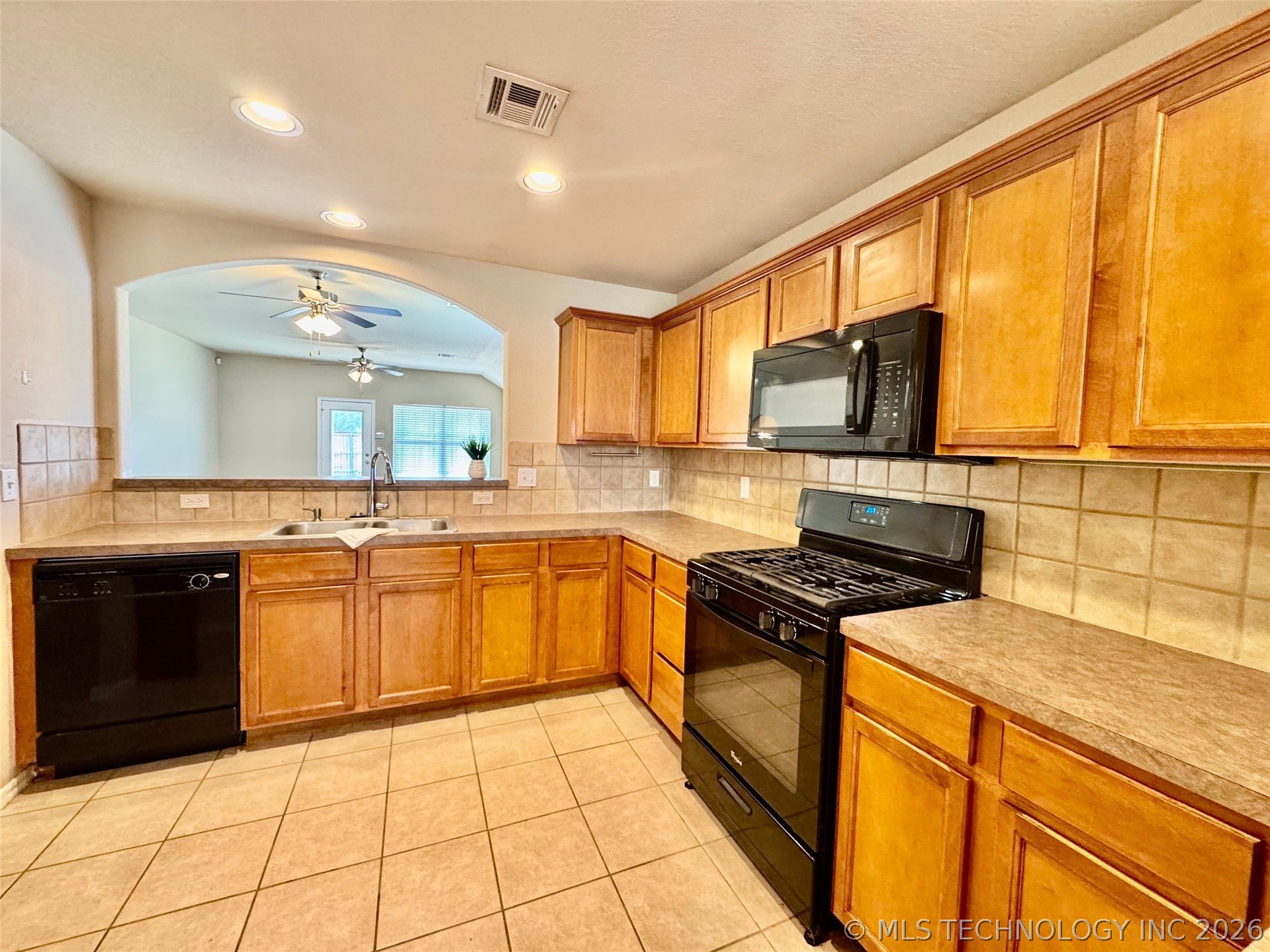 10724 N 146th East Avenue Property Photo 15