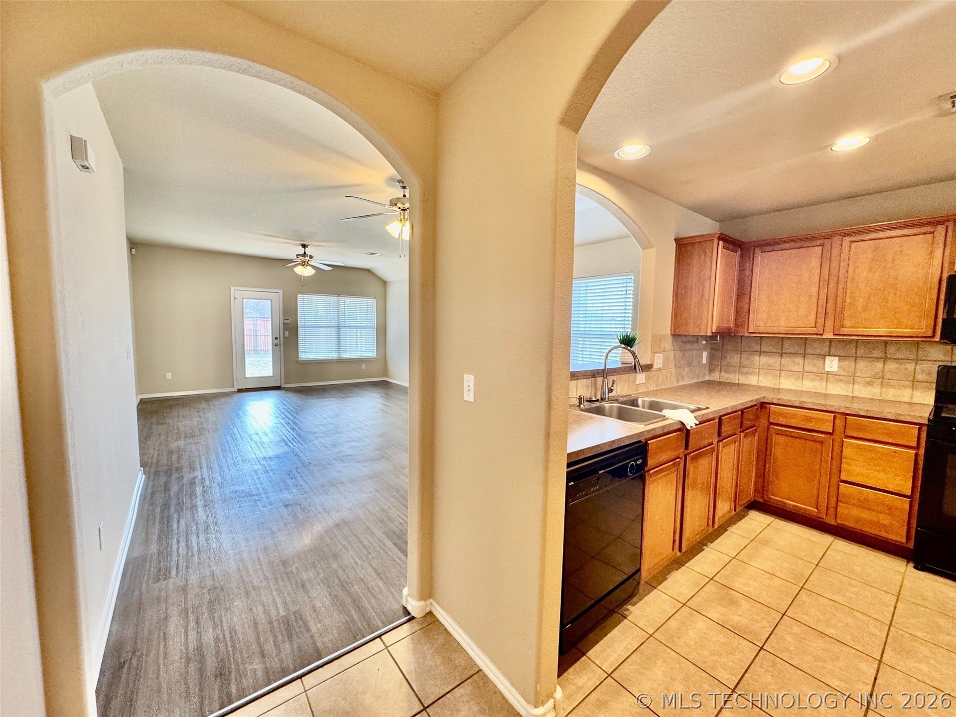 10724 N 146th East Avenue Property Photo 16