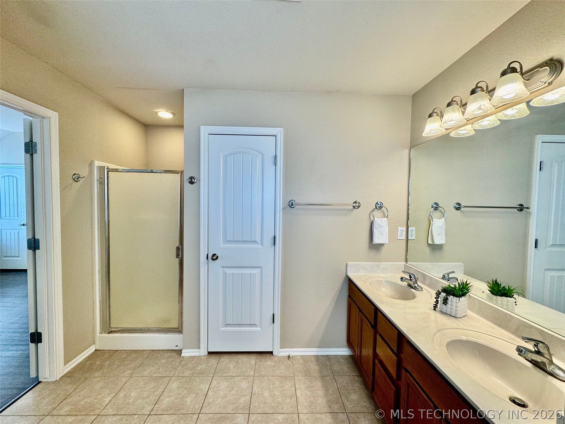 10724 N 146th East Avenue Property Photo 19