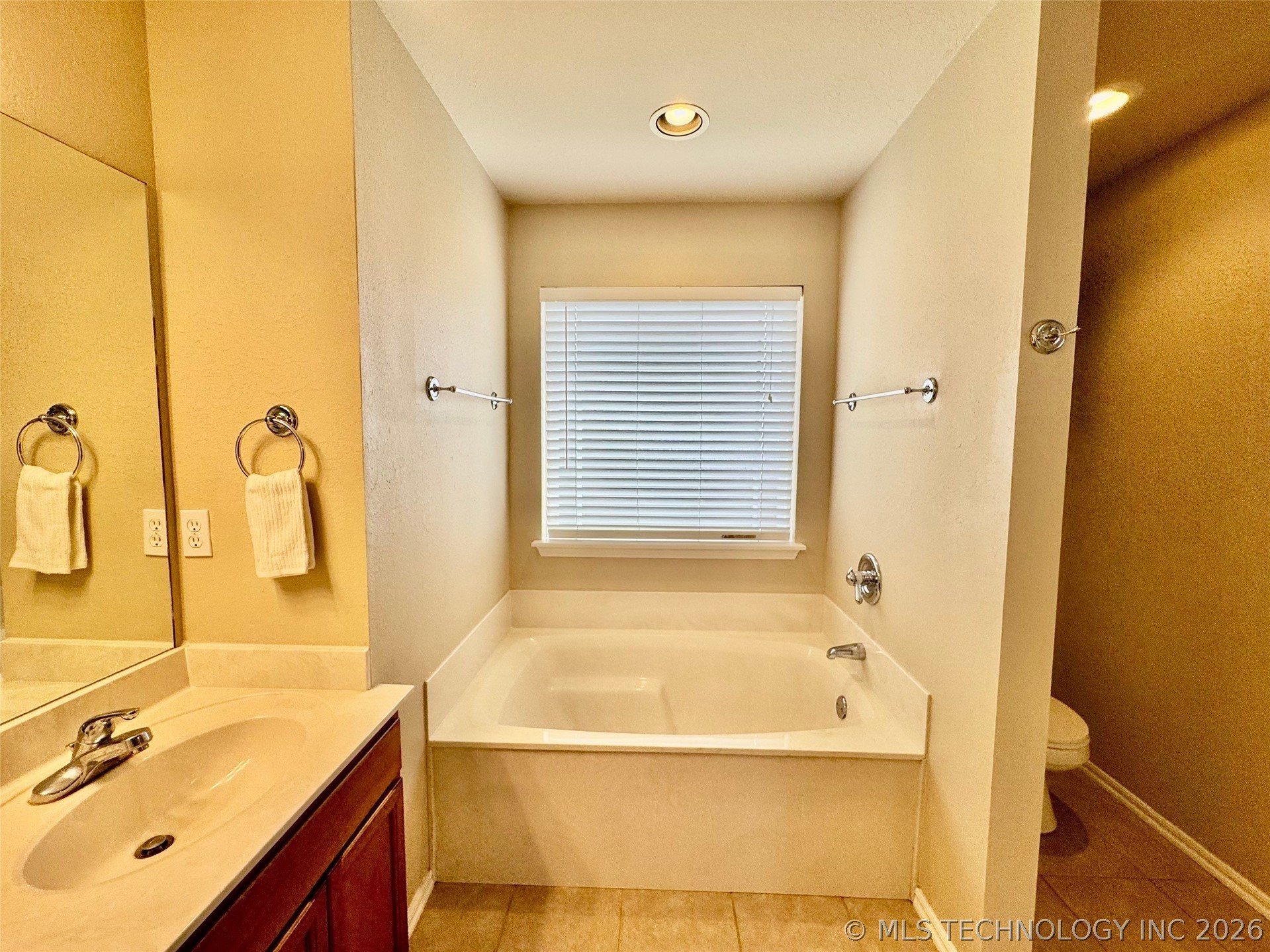 10724 N 146th East Avenue Property Photo 21
