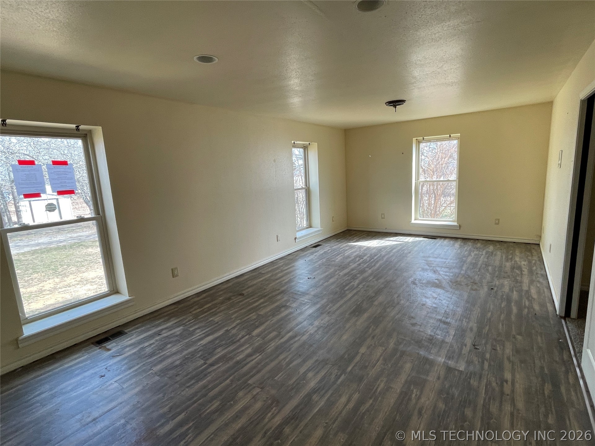 3975 Kennedy Road Property Photo 9