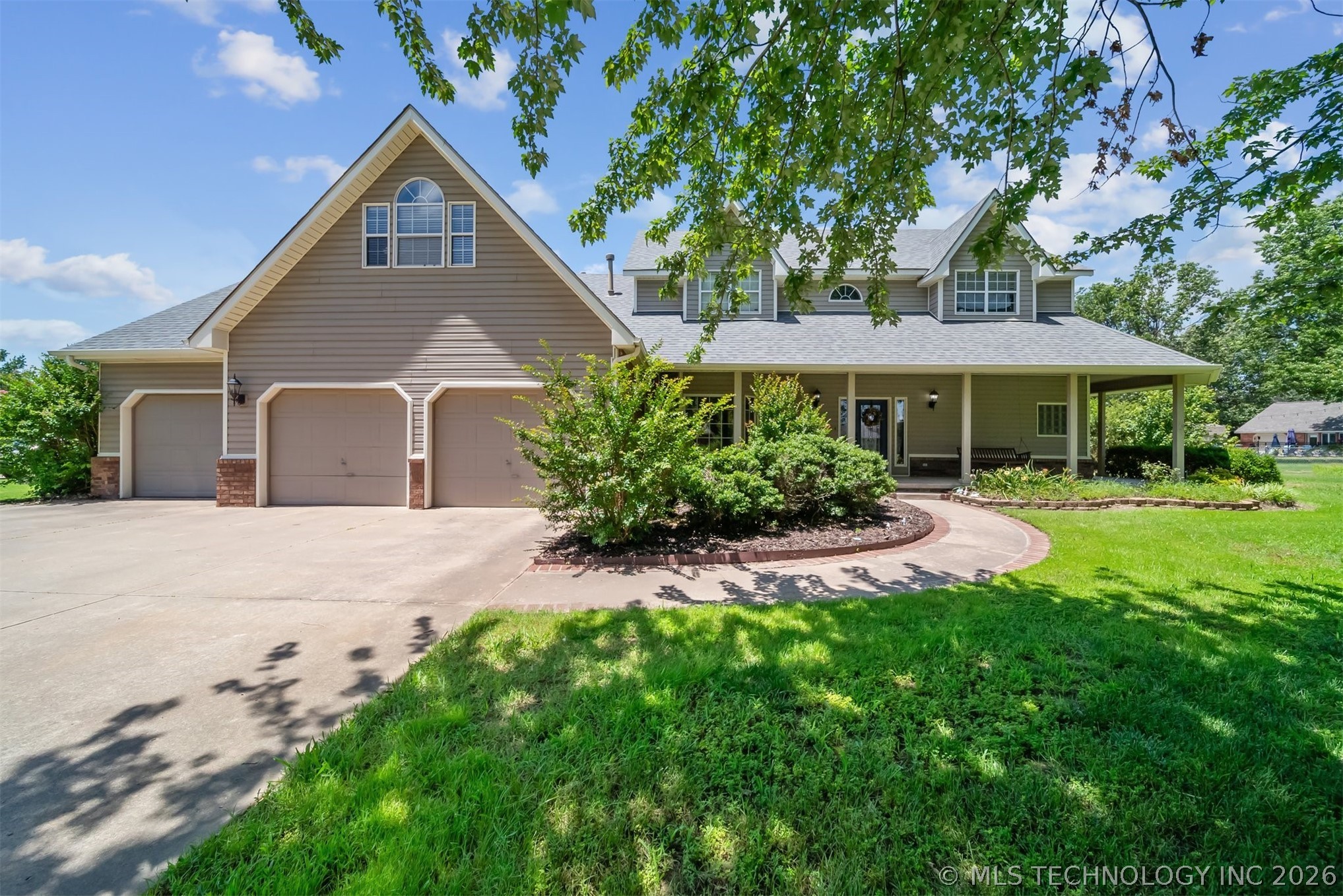 1805 Ne Oakridge Drive Property Photo 3