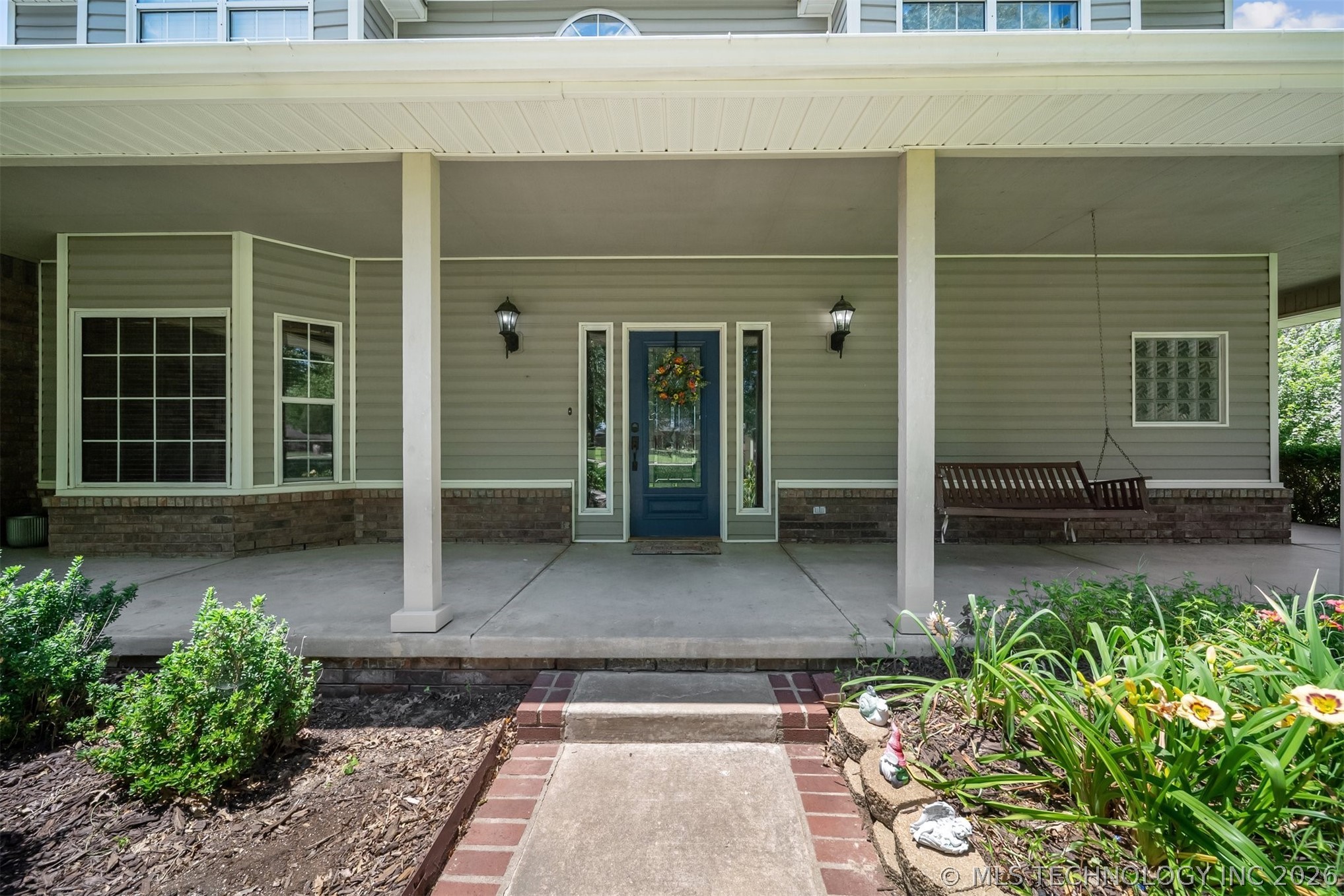 1805 Ne Oakridge Drive Property Photo 4