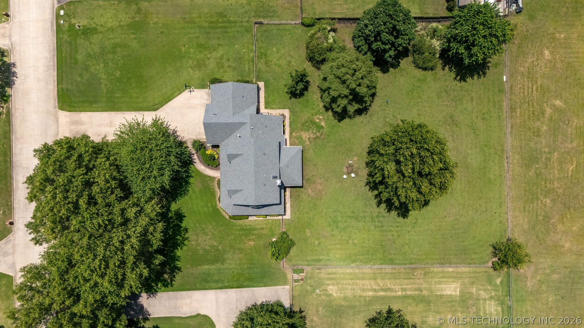 1805 Ne Oakridge Drive Property Photo 7