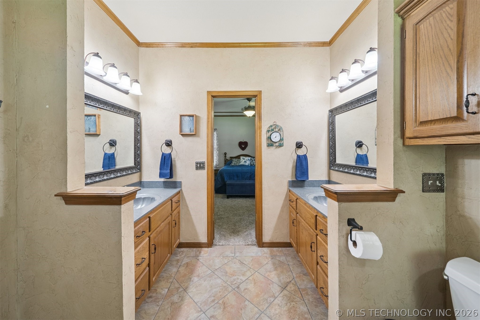 1805 Ne Oakridge Drive Property Photo 18