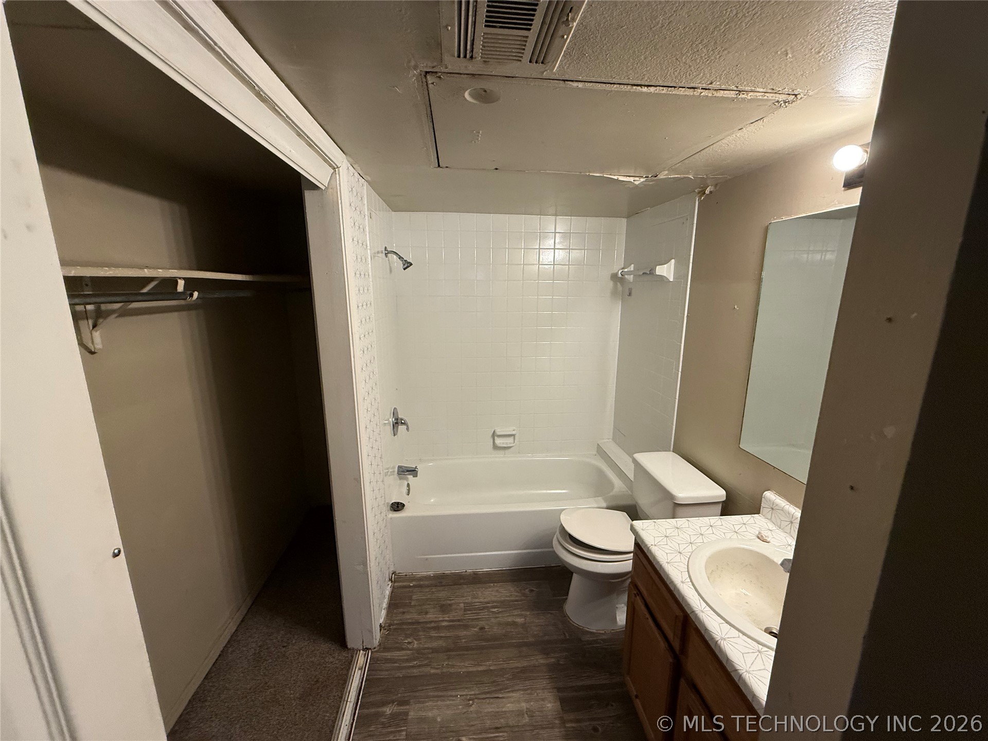 1802 E 66th Place F101 Property Photo 7