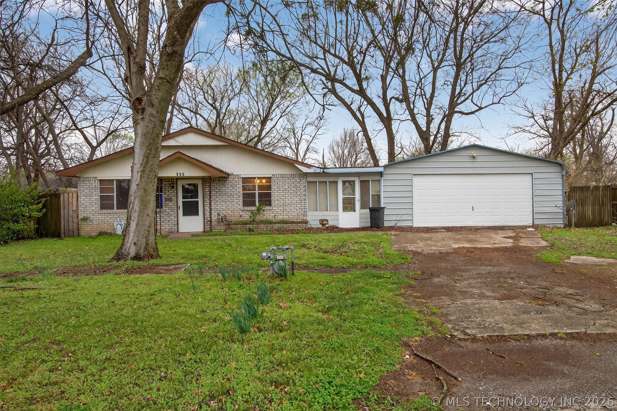 122 S Whitaker Street Property Photo 1