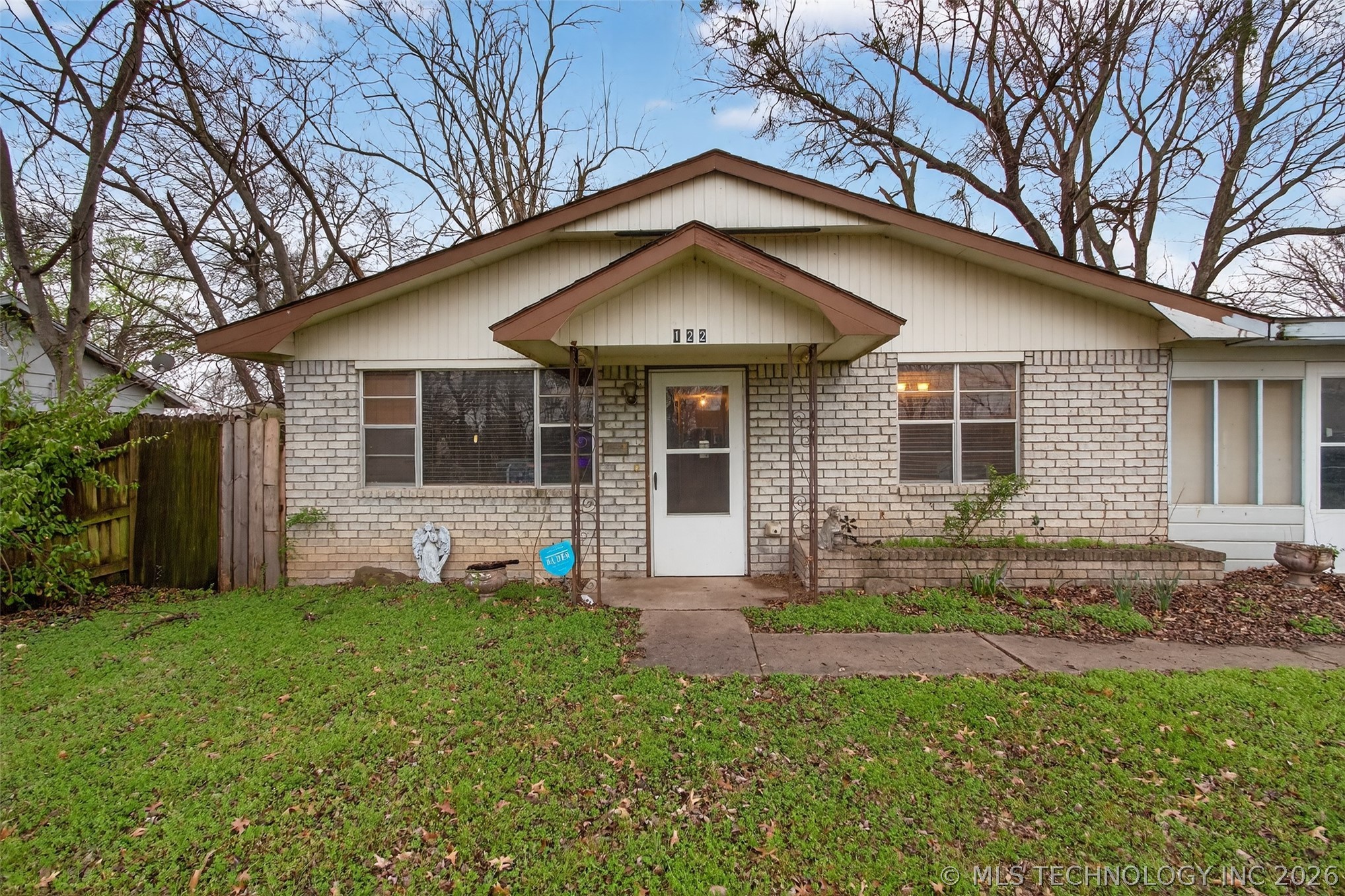 122 S Whitaker Street Property Photo 2