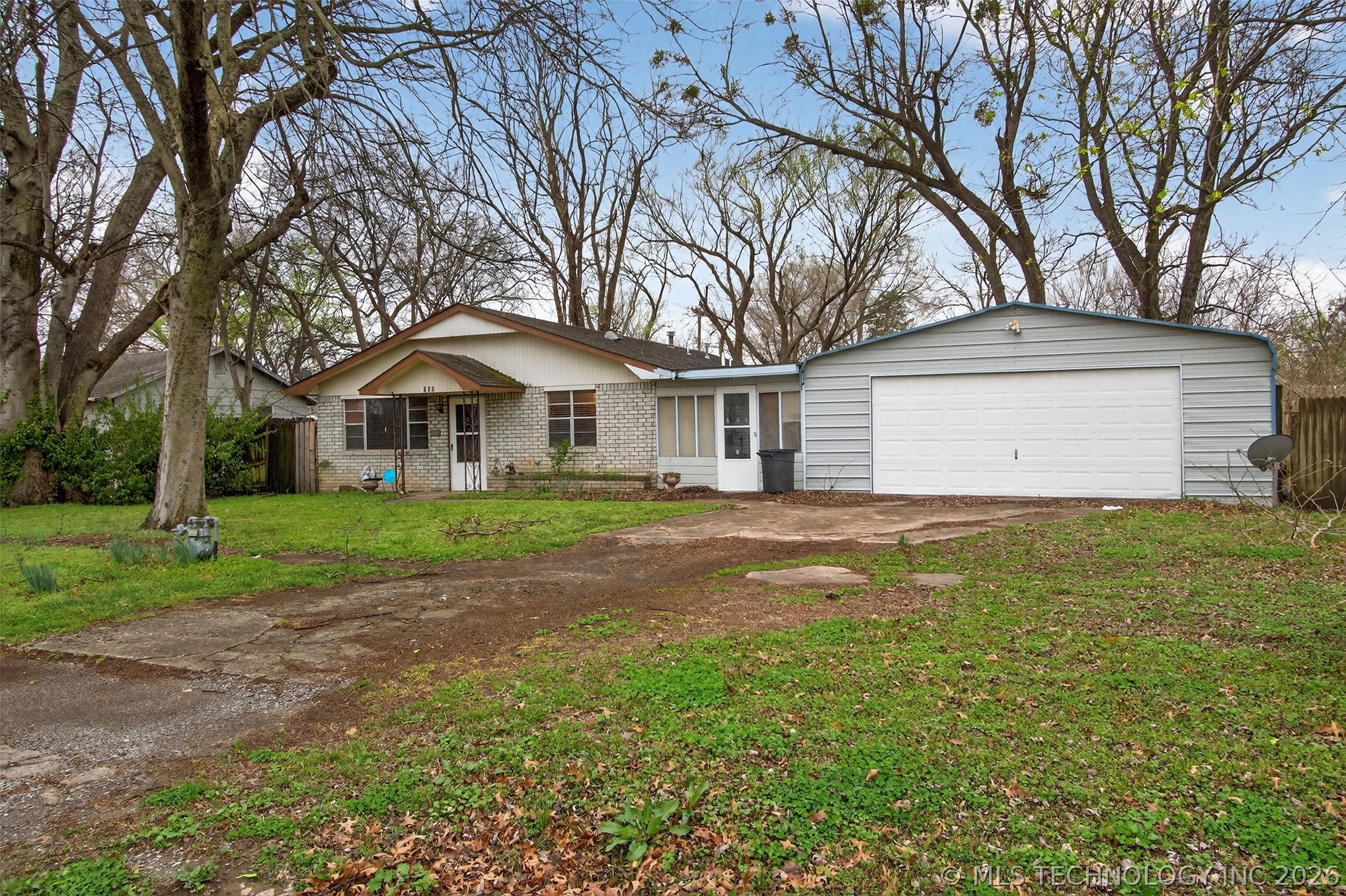 122 S Whitaker Street Property Photo 3