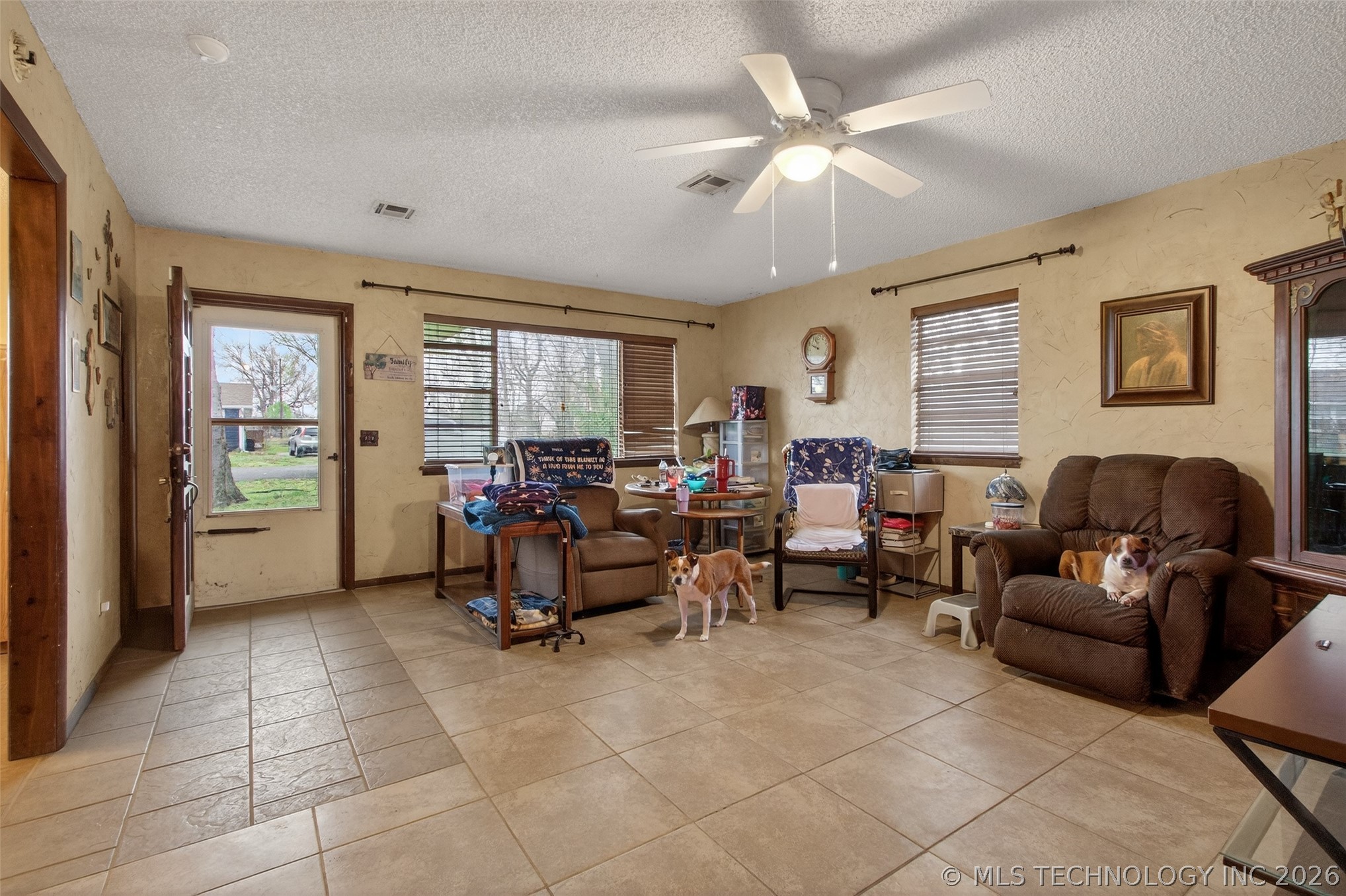 122 S Whitaker Street Property Photo 4