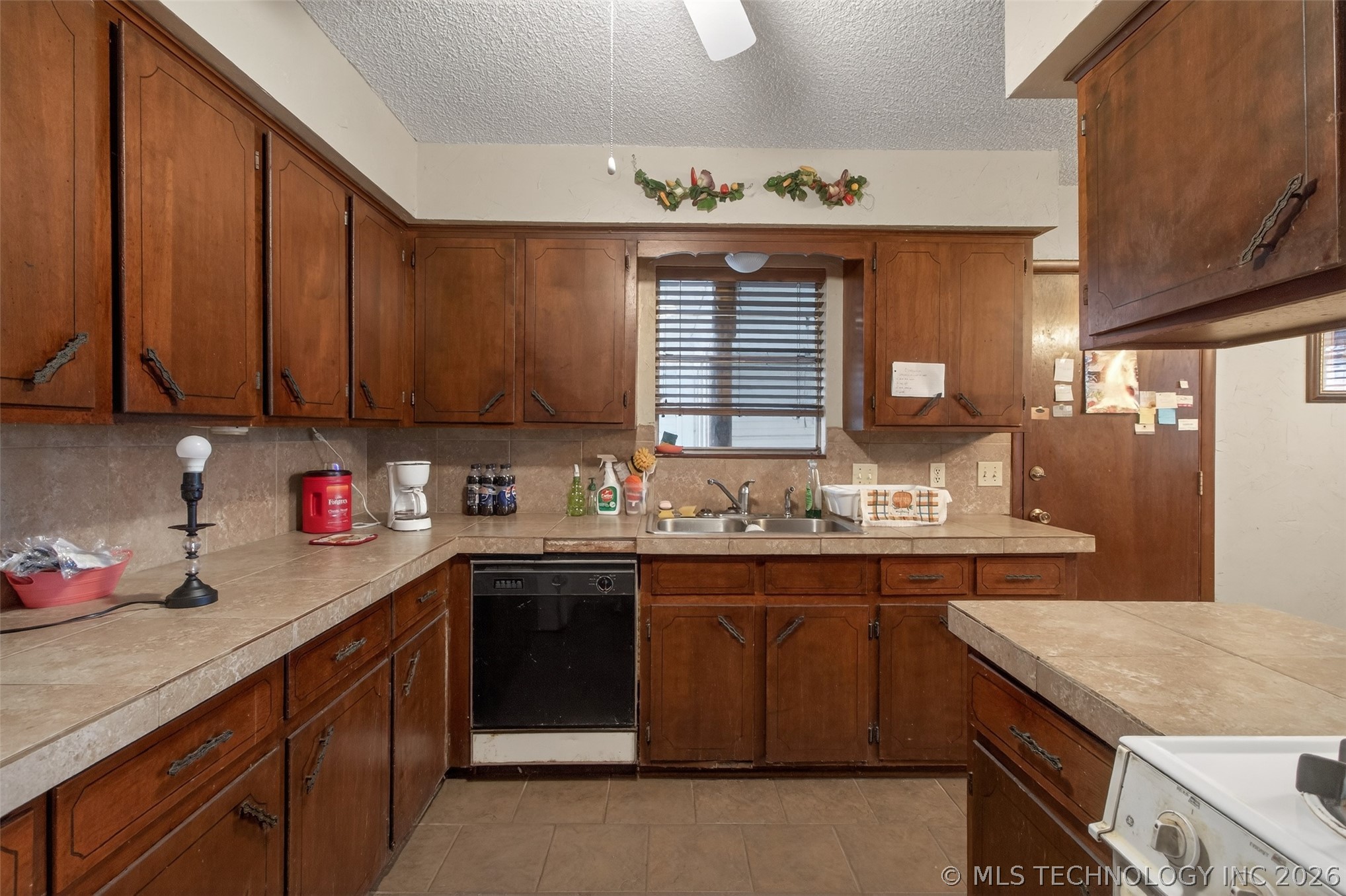 122 S Whitaker Street Property Photo 9