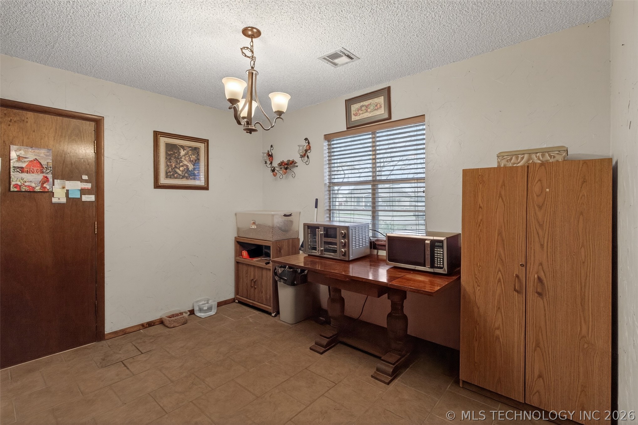 122 S Whitaker Street Property Photo 10