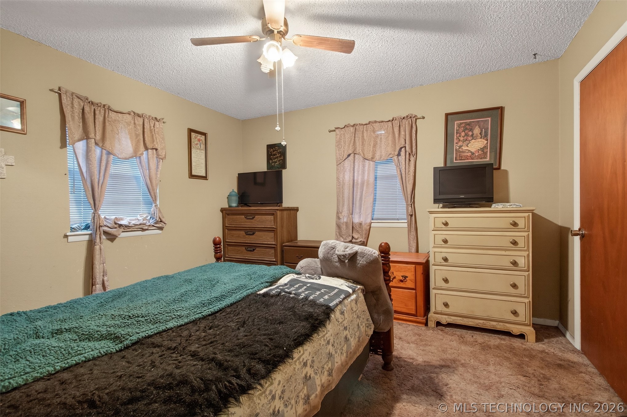 122 S Whitaker Street Property Photo 11