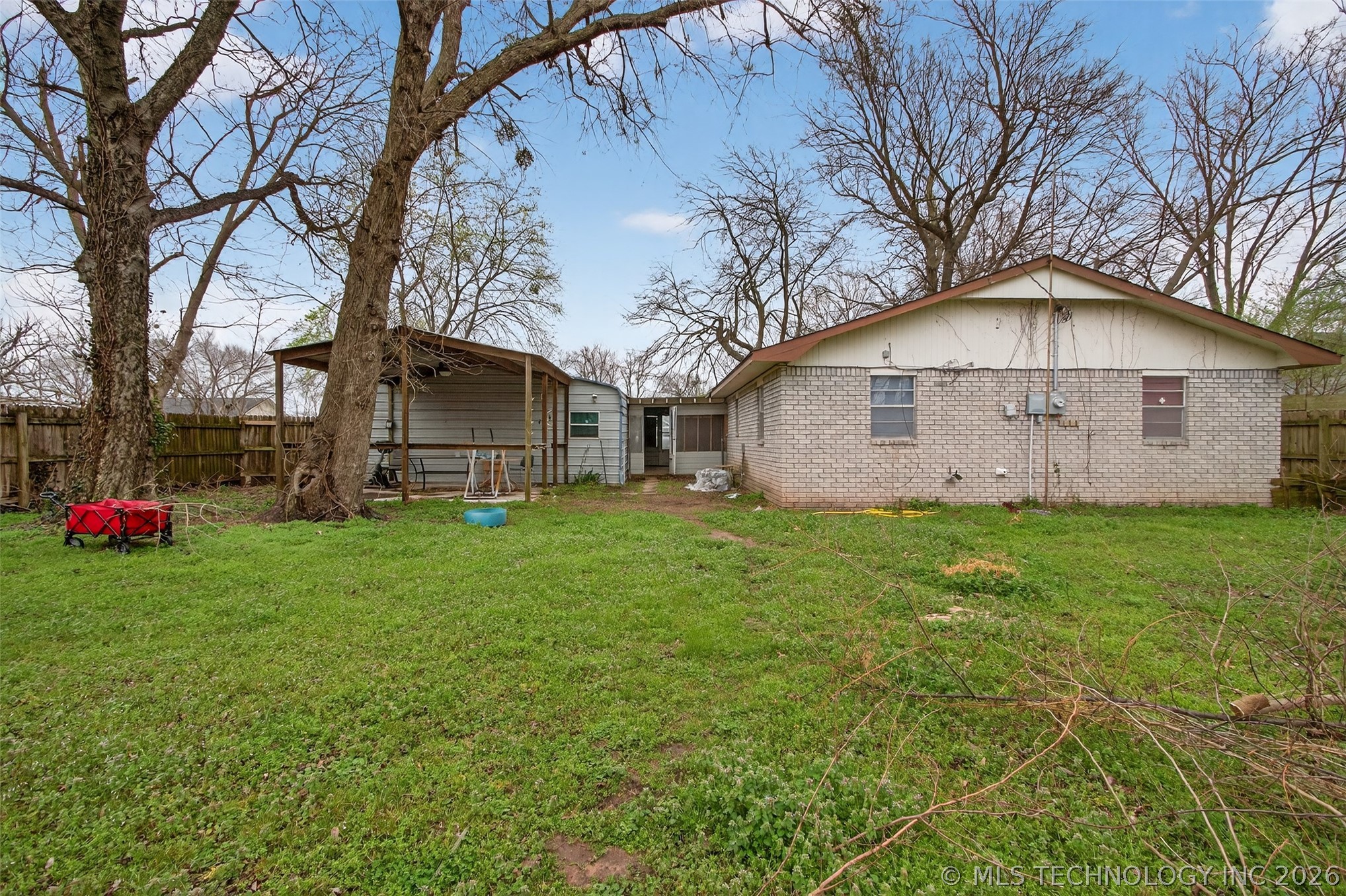 122 S Whitaker Street Property Photo 23