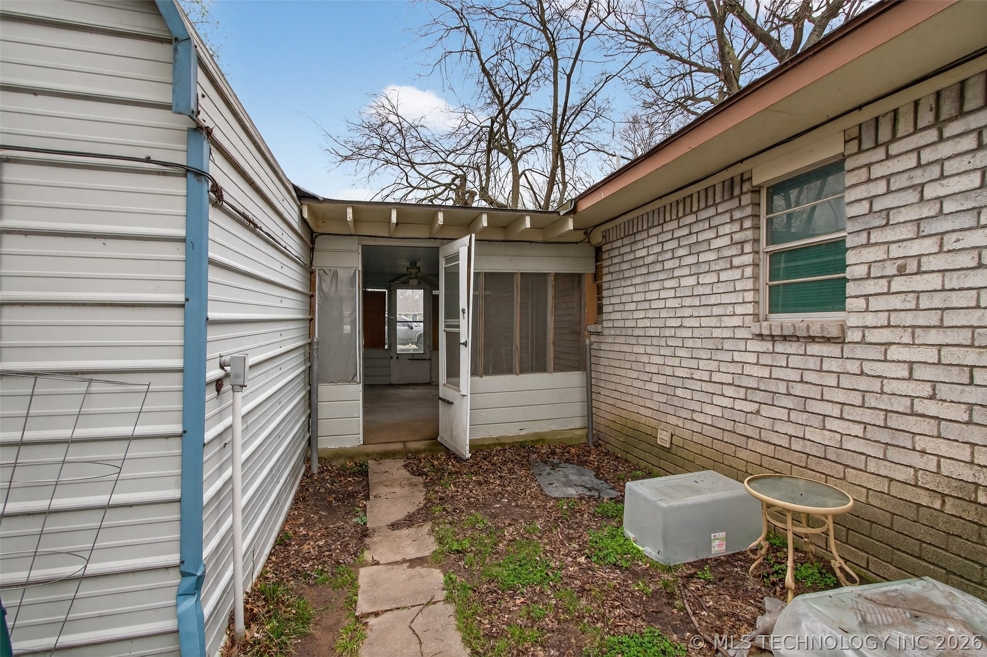122 S Whitaker Street Property Photo 24