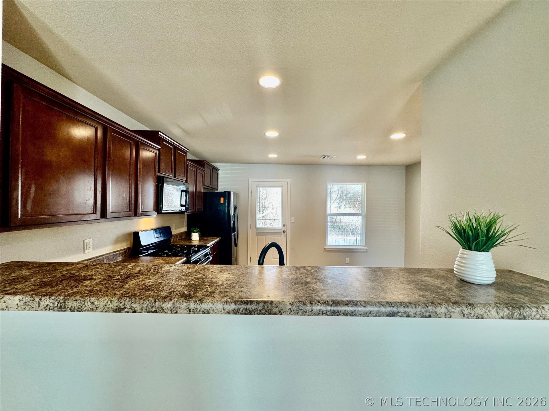 7401 S Elder Avenue Property Photo 7