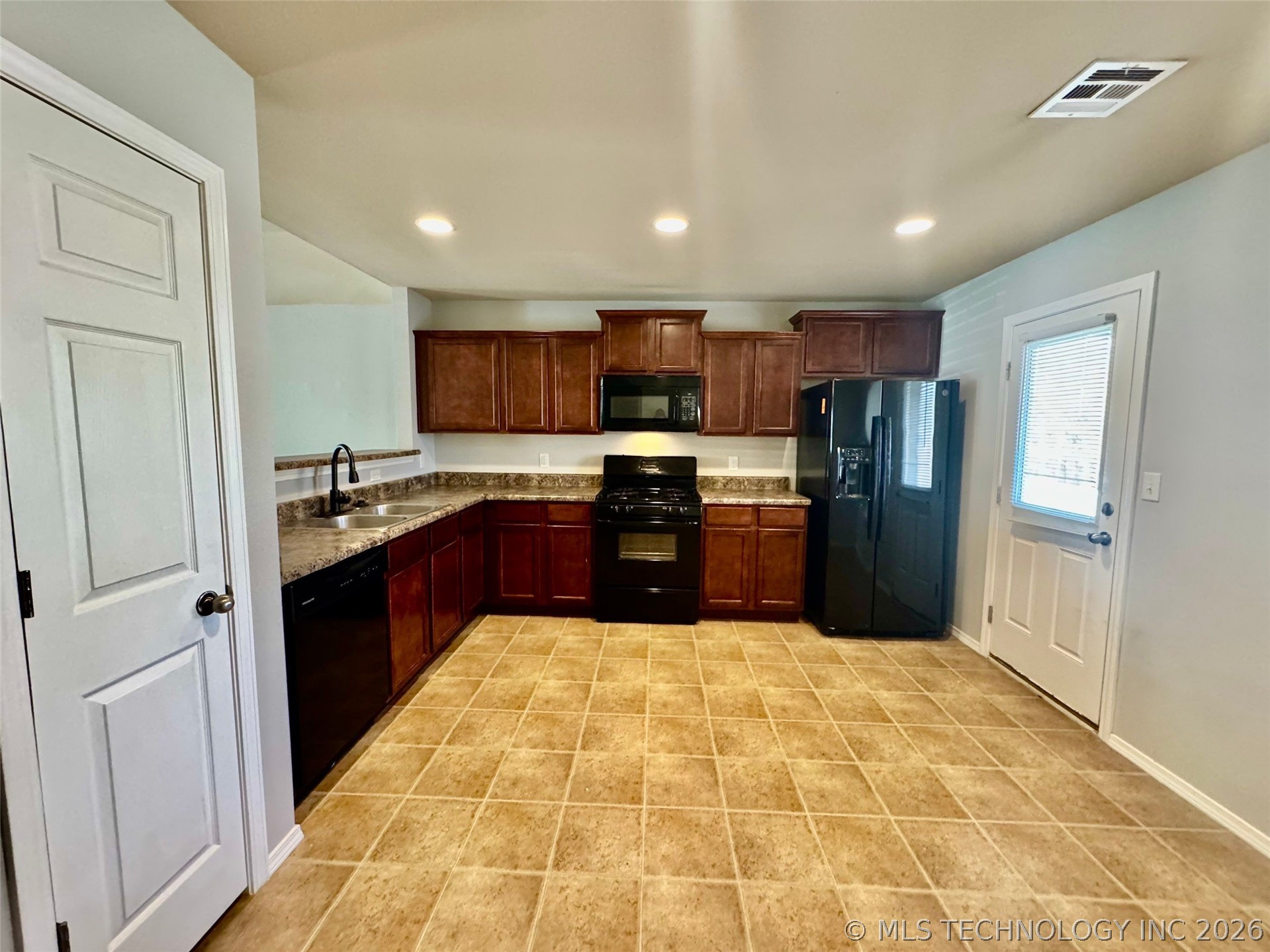 7401 S Elder Avenue Property Photo 8