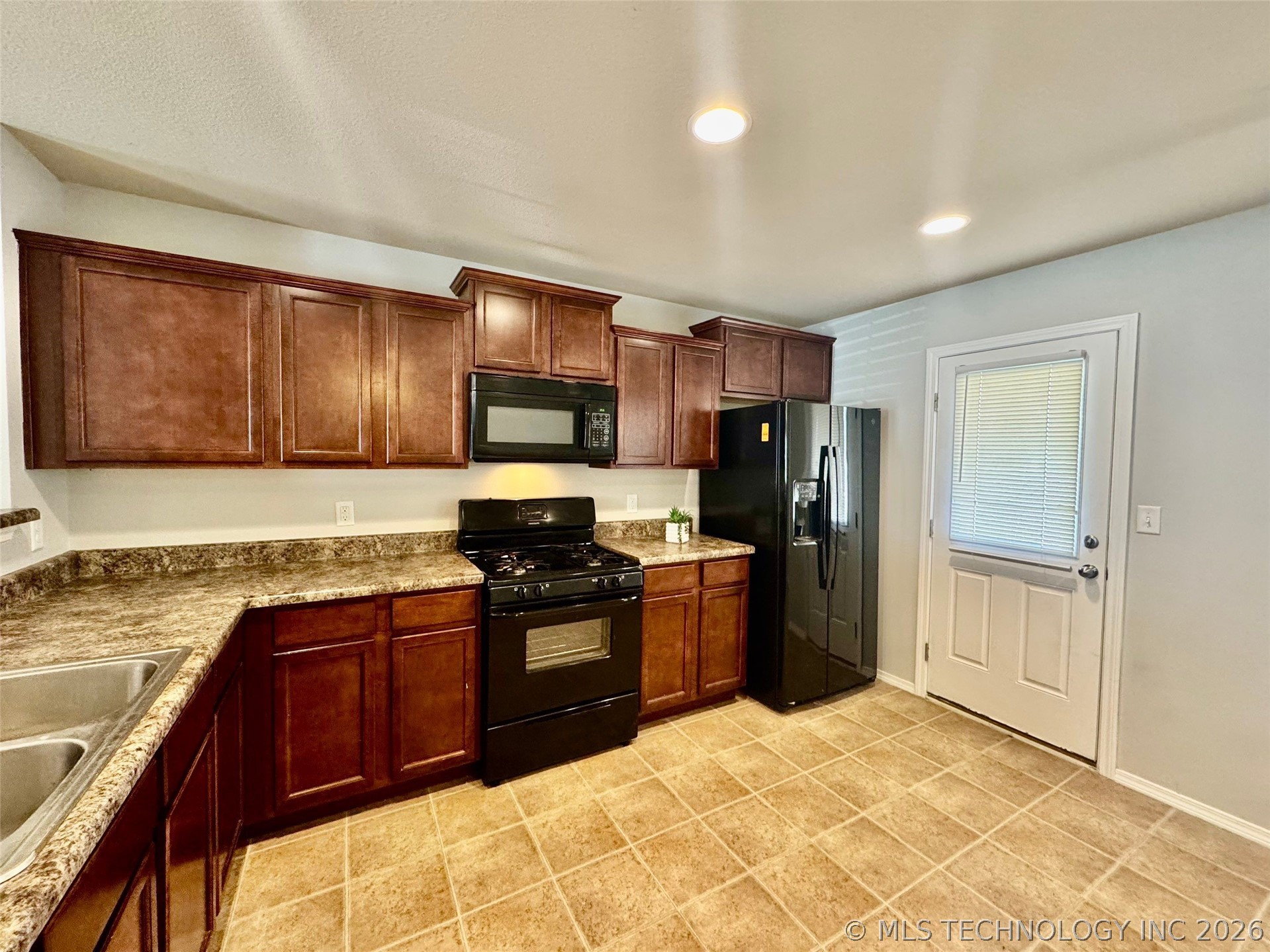 7401 S Elder Avenue Property Photo 10