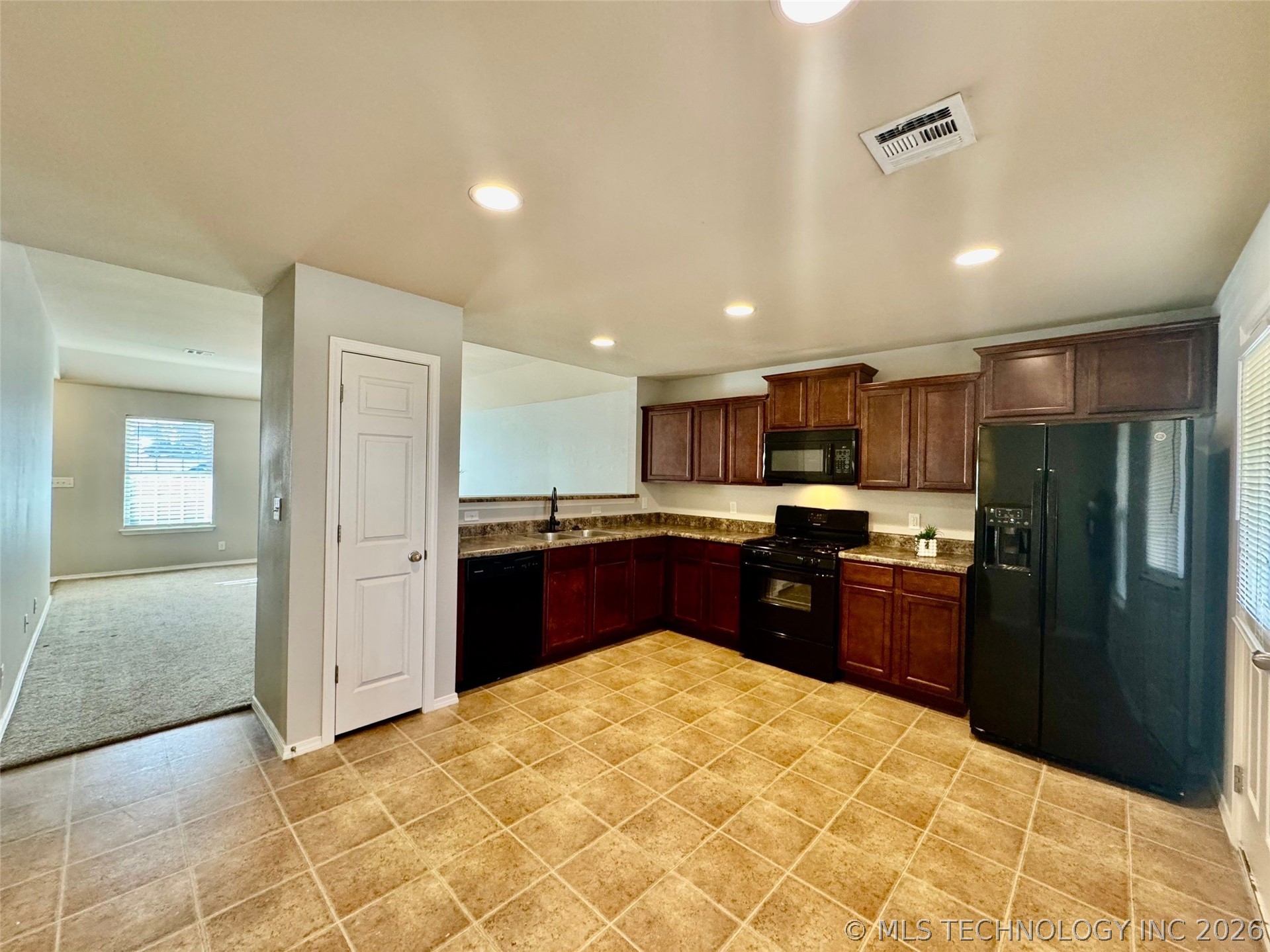 7401 S Elder Avenue Property Photo 11