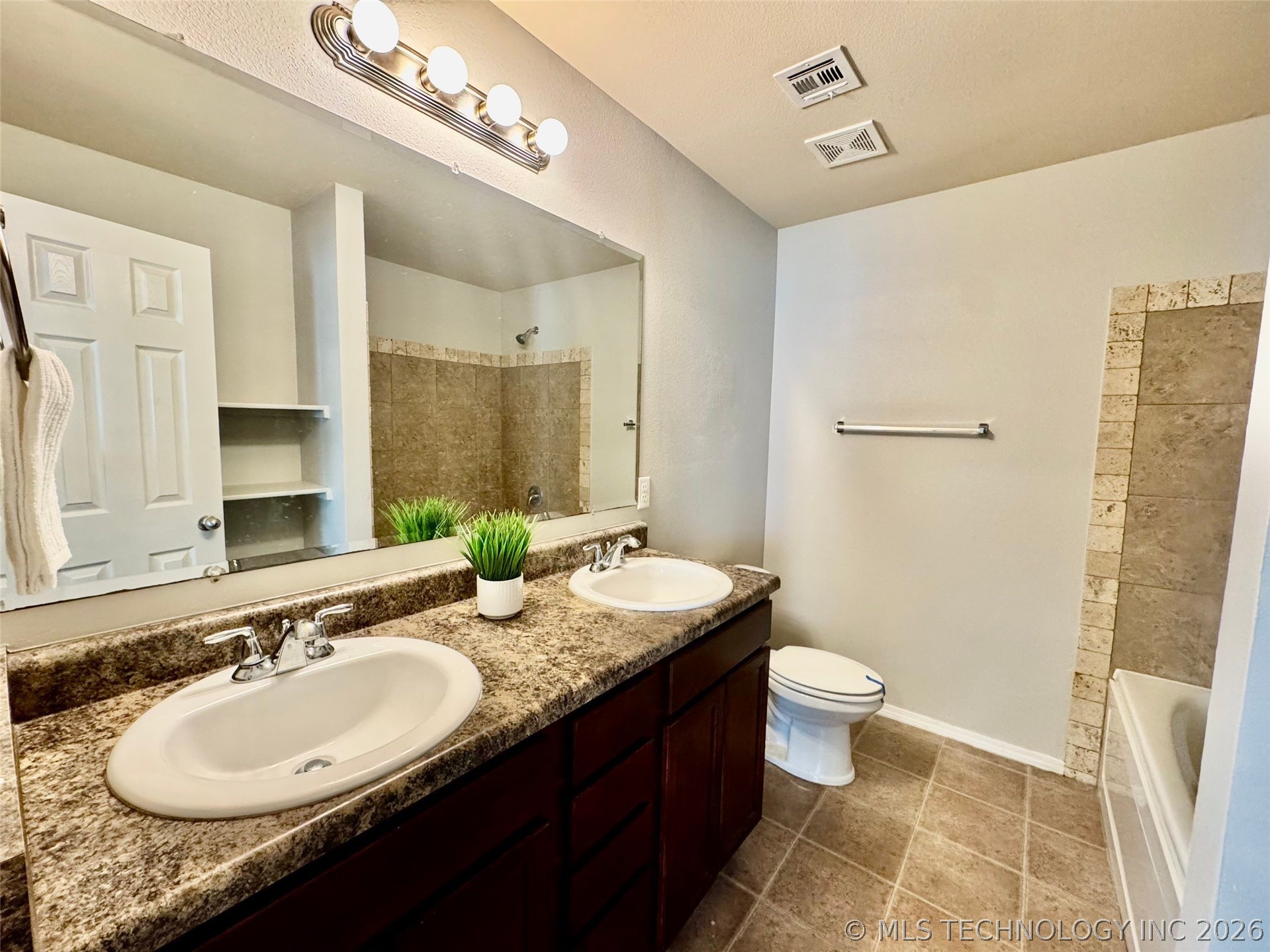 7401 S Elder Avenue Property Photo 18