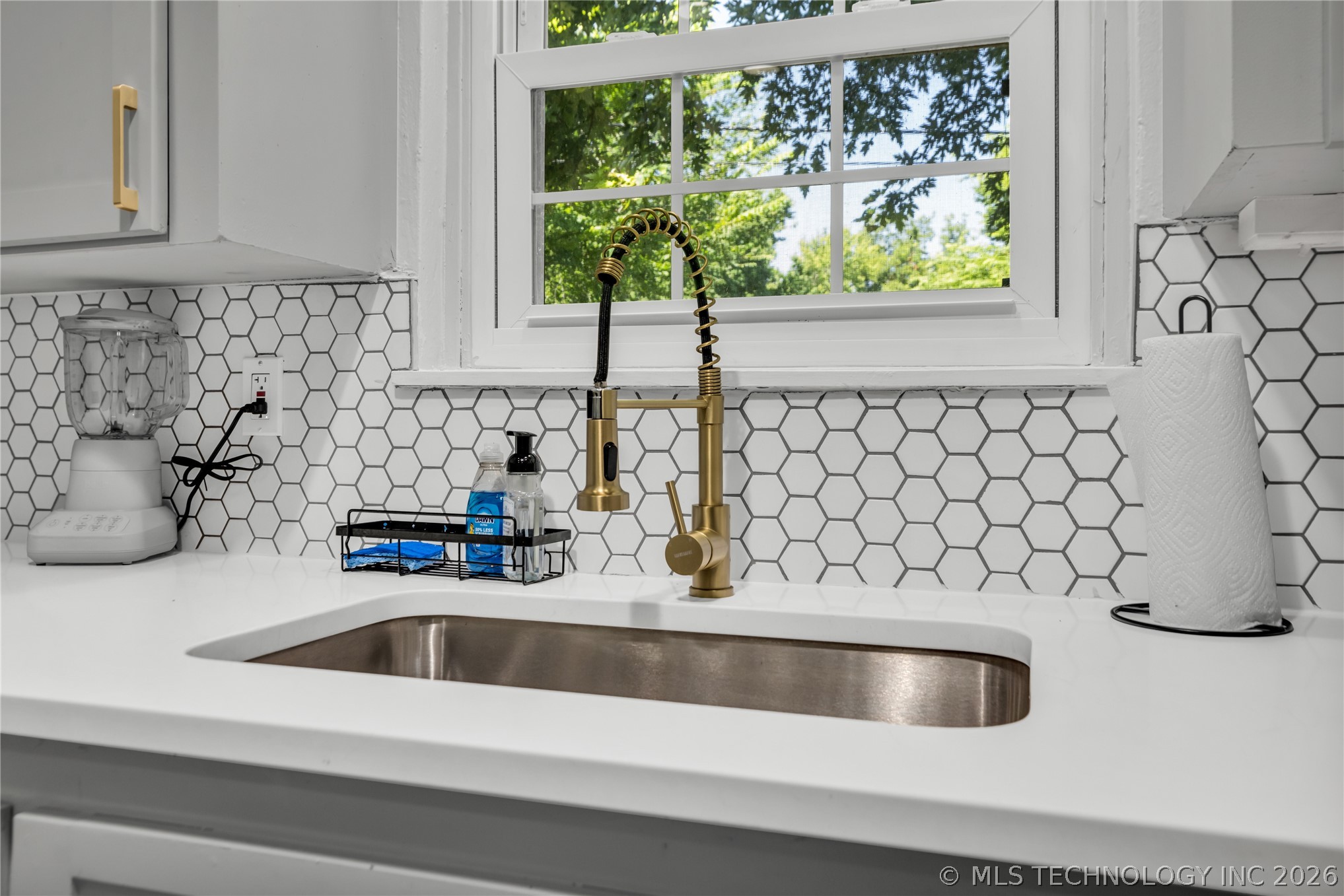 4828 S Madison Avenue Property Photo 10