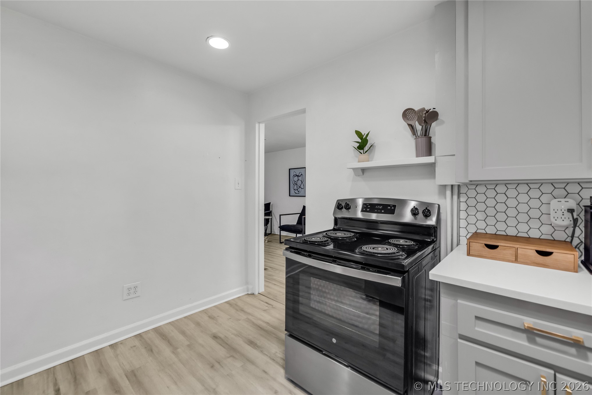4828 S Madison Avenue Property Photo 11
