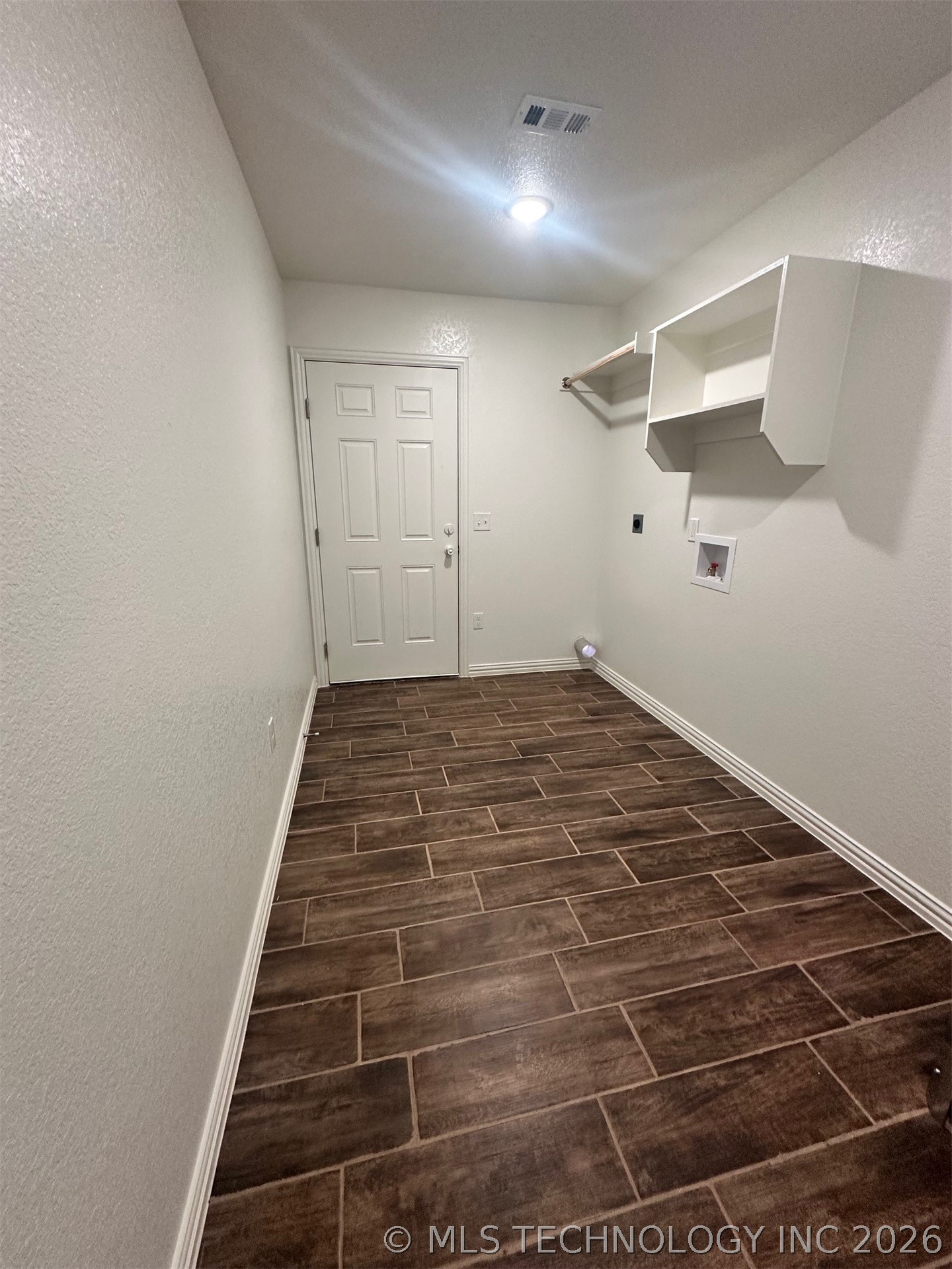221 E Elm Street Property Photo 8