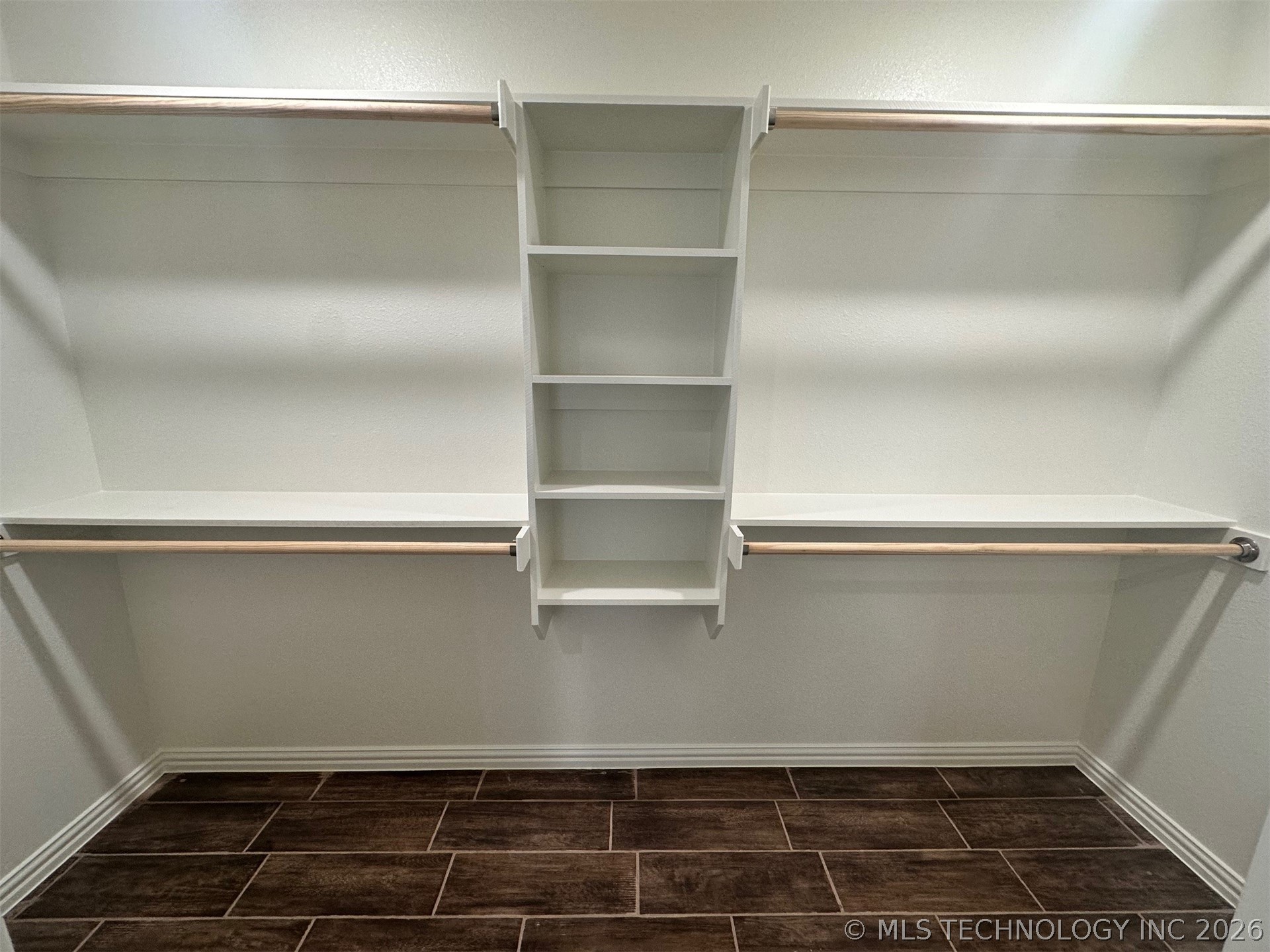 221 E Elm Street Property Photo 13