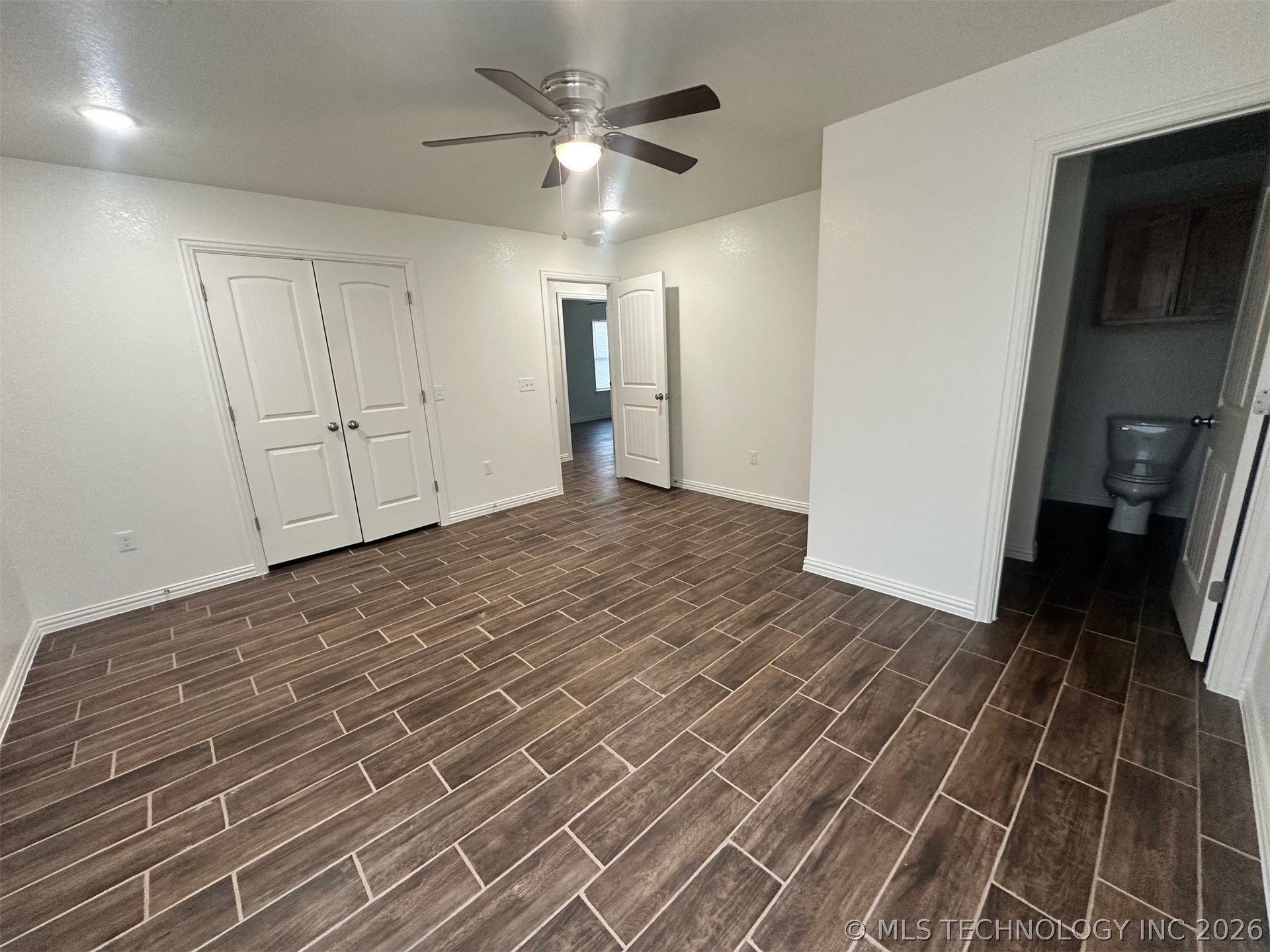 221 E Elm Street Property Photo 15