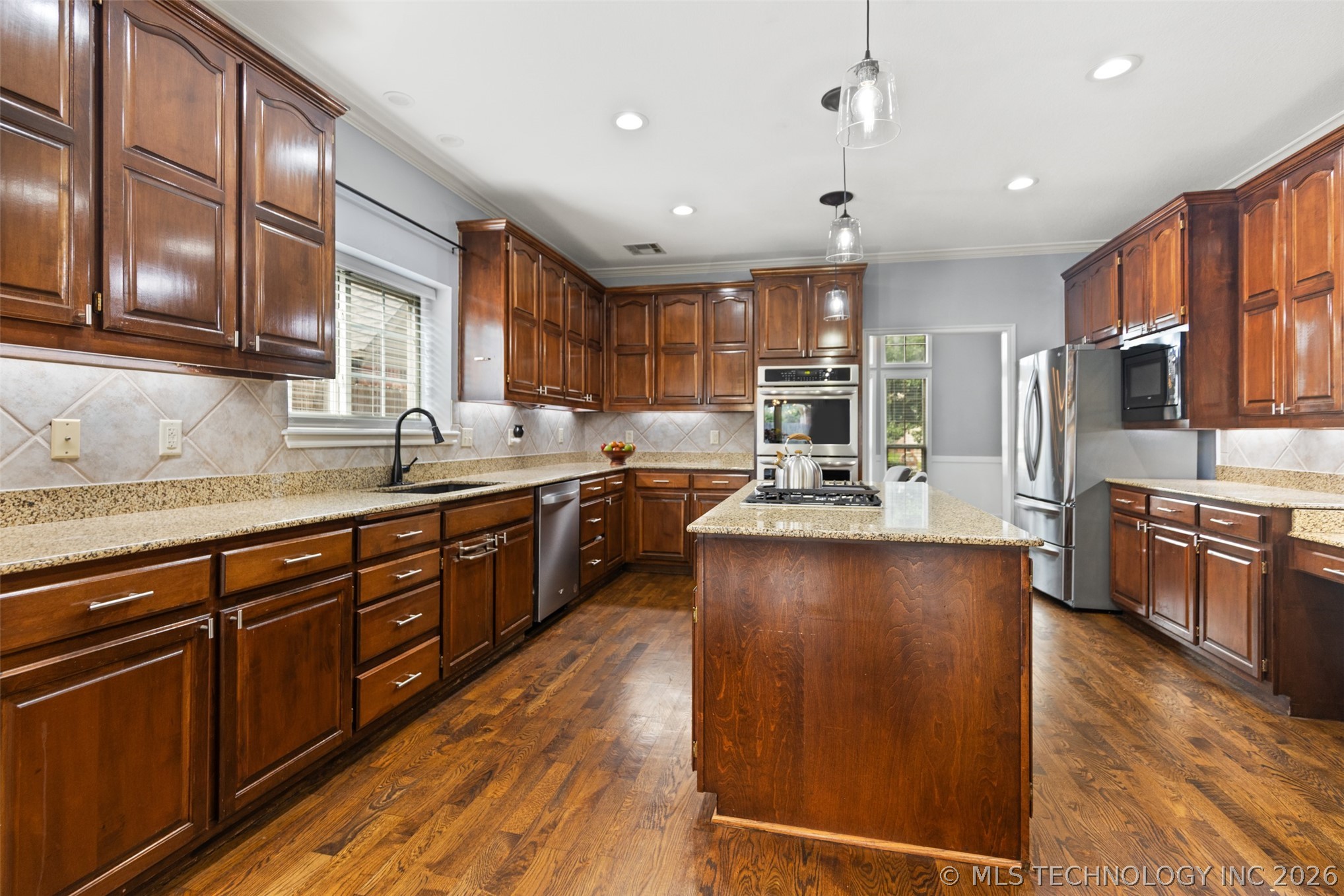 2449 S Tamarack Avenue Property Photo 4
