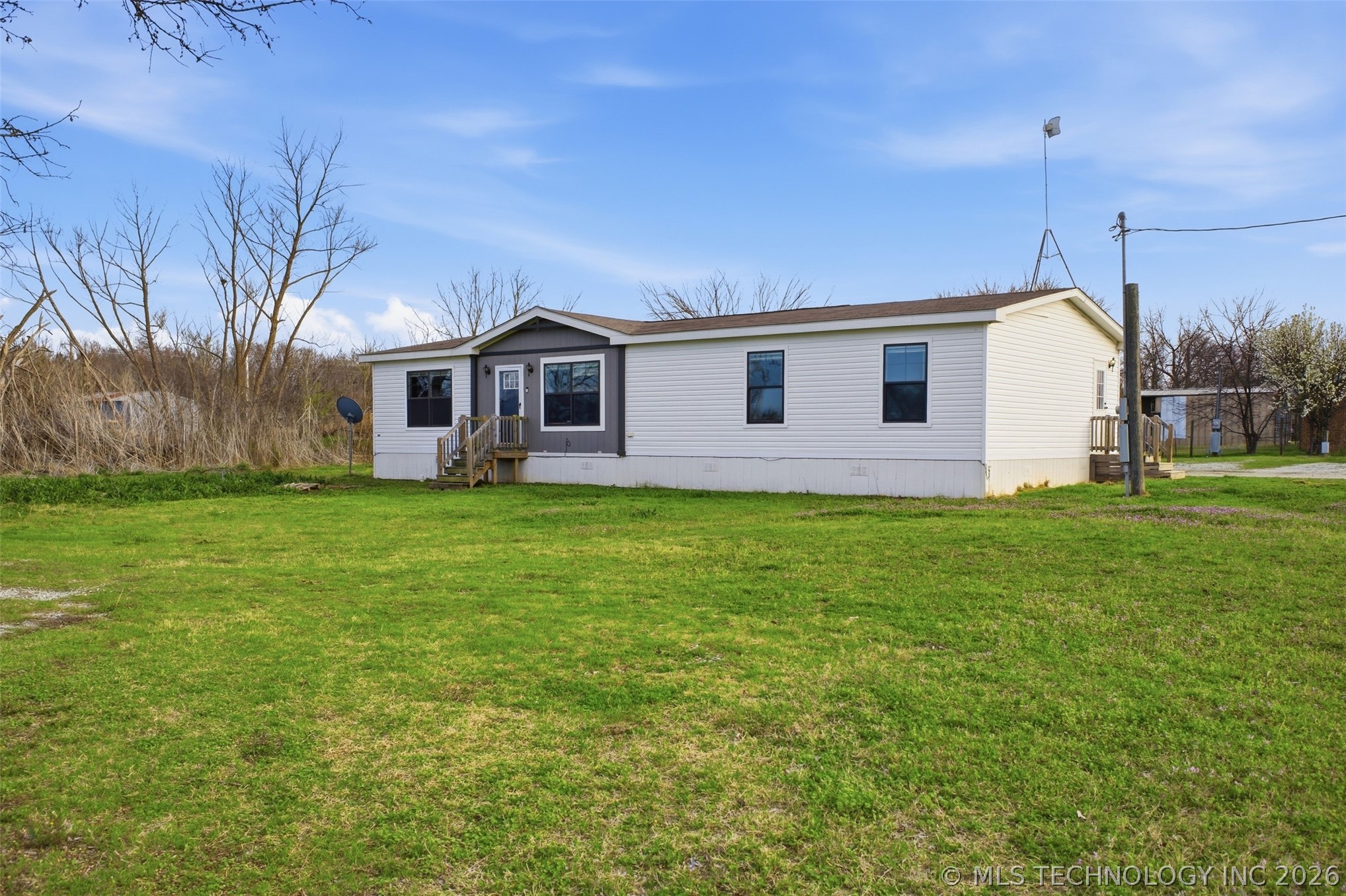 703 E Clyde Property Photo 1