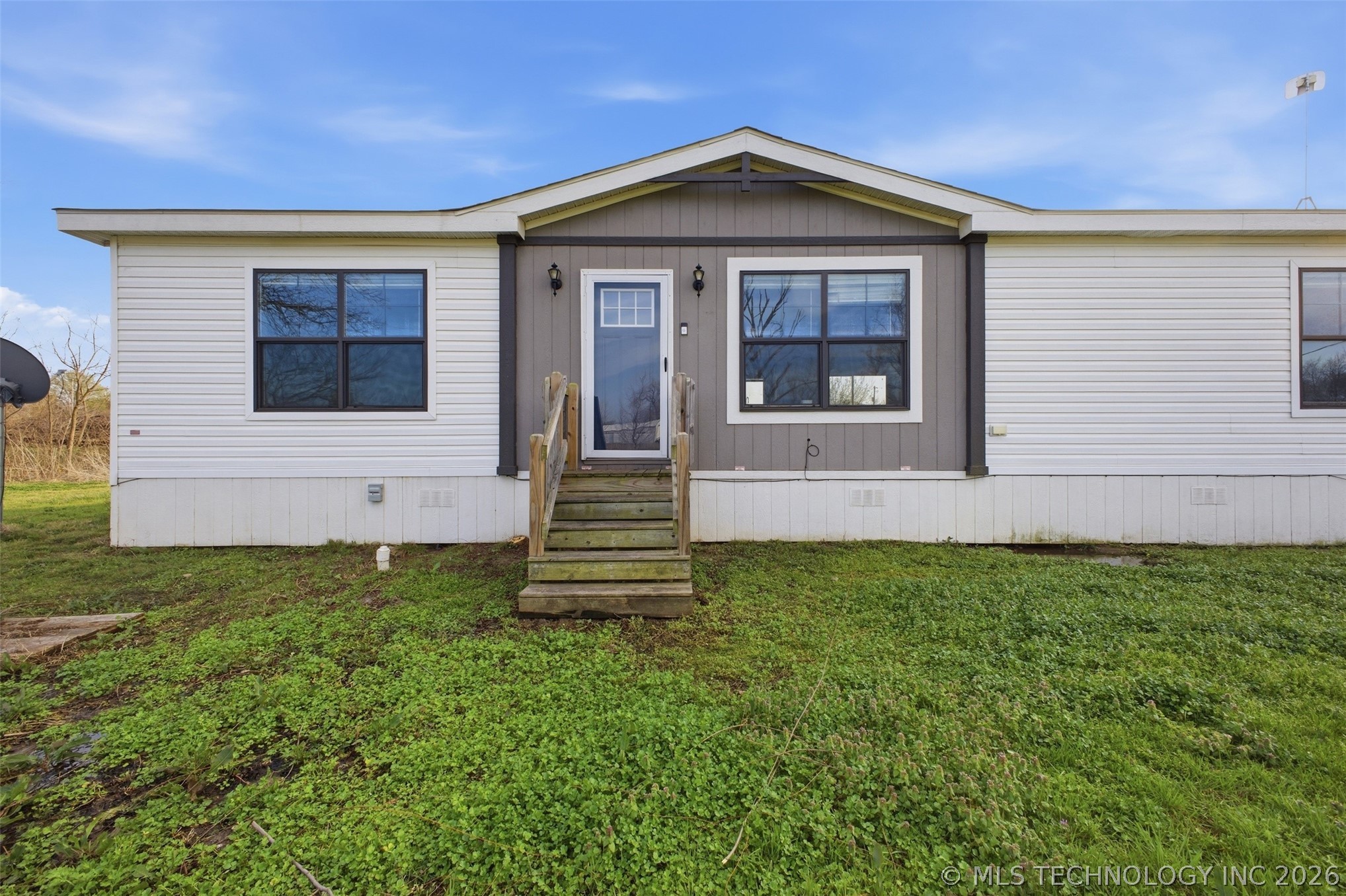 703 E Clyde Property Photo 2