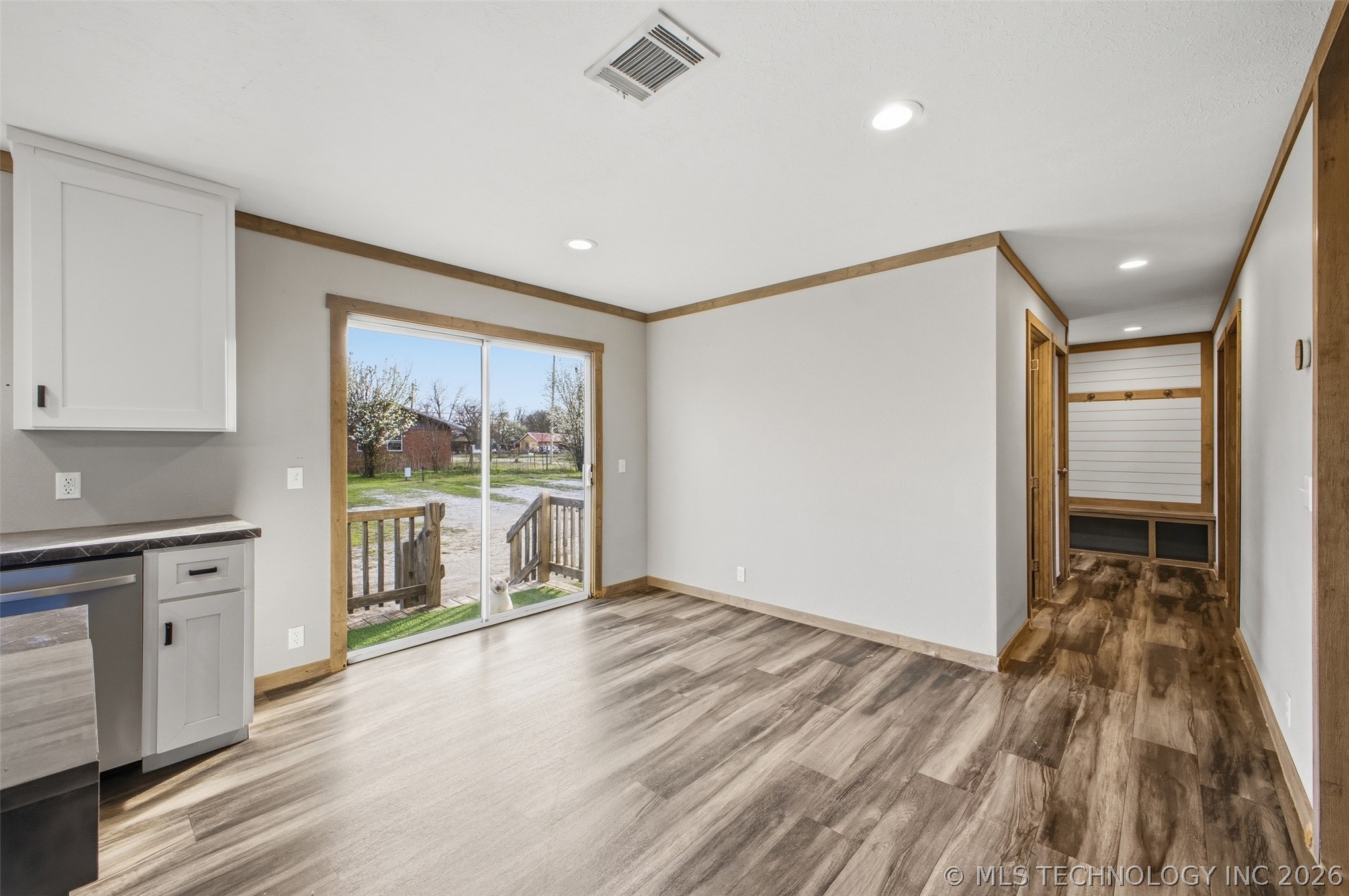 703 E Clyde Property Photo 13